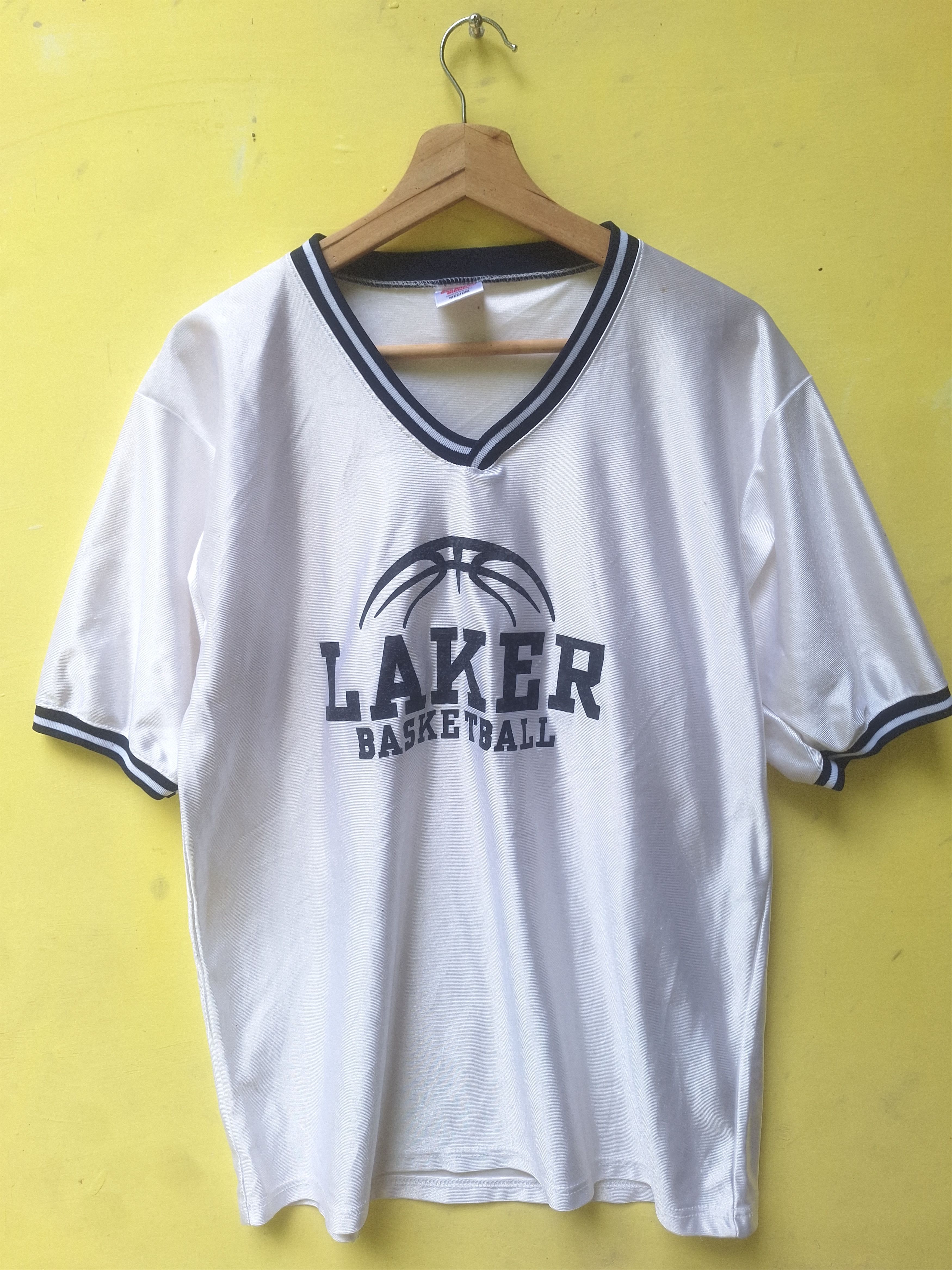 NBA × Vintage Vintage L A Lakers Jersey Tee Shirt Made in Usa Size US M / EU 48-50 / 2 - 2 Thumbnail