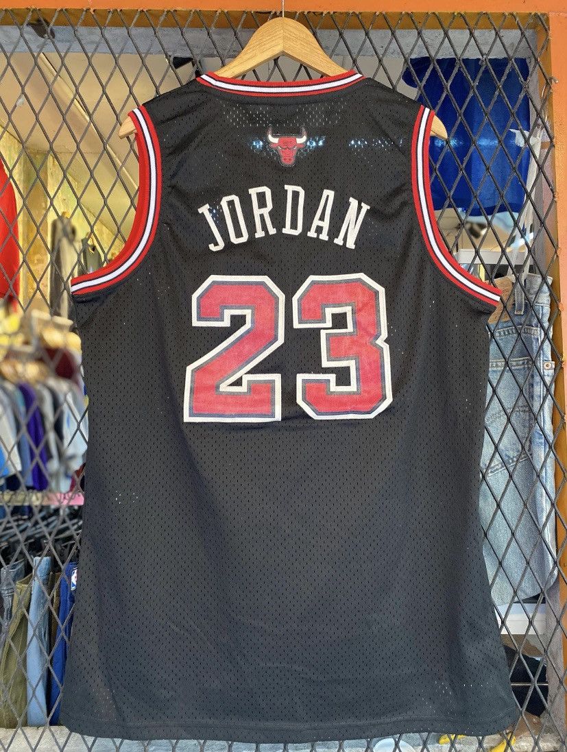 NBA Rare Chicago Bulls Michael Jordan 23 Vintage Jersey T shirt Size US L / EU 52-54 / 3 - 1 Thumbnail