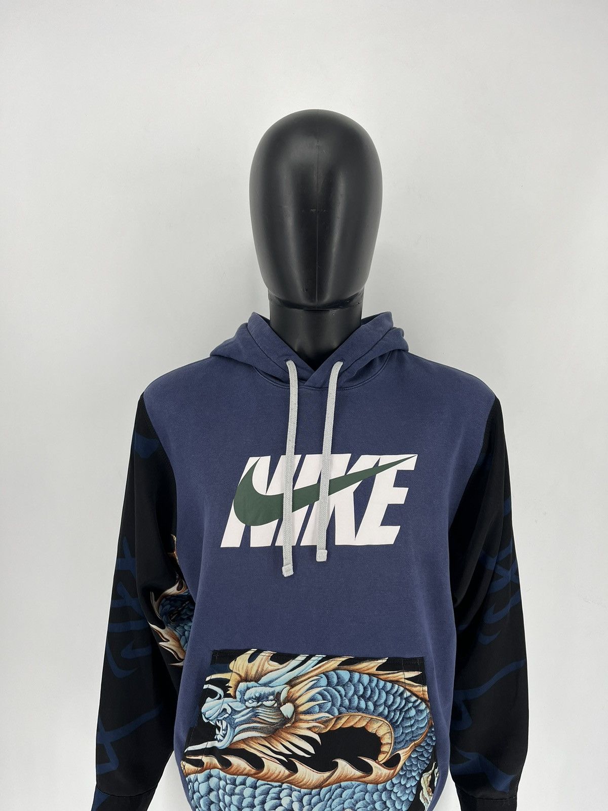 Nike Nike Hoodie with Large Center Logo and 90s Japanese Dragon Size US M / EU 48-50 / 2 - 5 Thumbnail