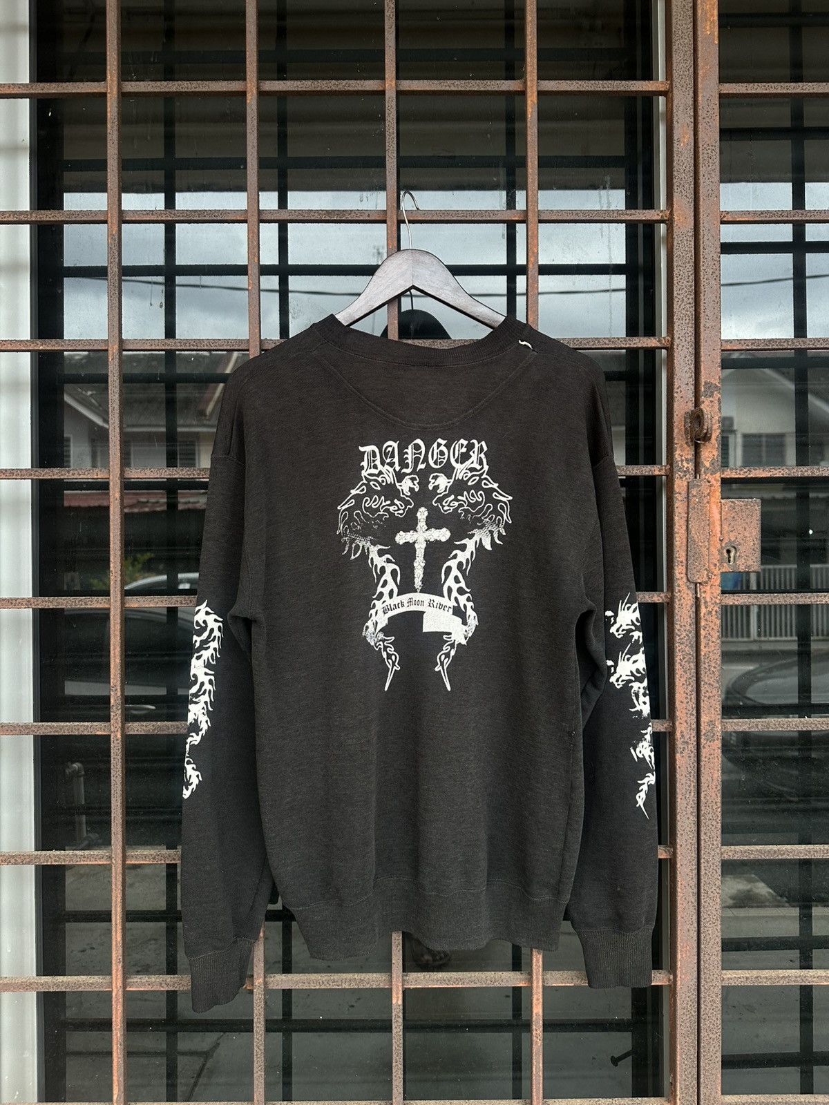 Vintage Vintage Black Moon River Faded Crewneck Size US S / EU 44-46 / 1 - 2 Thumbnail