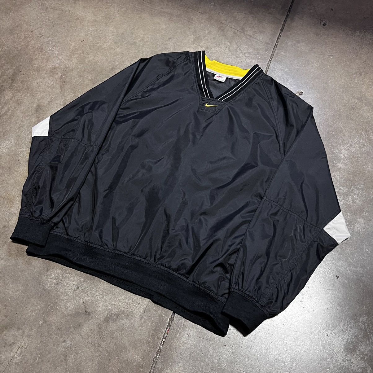 Nike Vintage Nike Windbreaker Jacket Lightweight Track Logo 90s Size US XL / EU 56 / 4 - 4 Thumbnail
