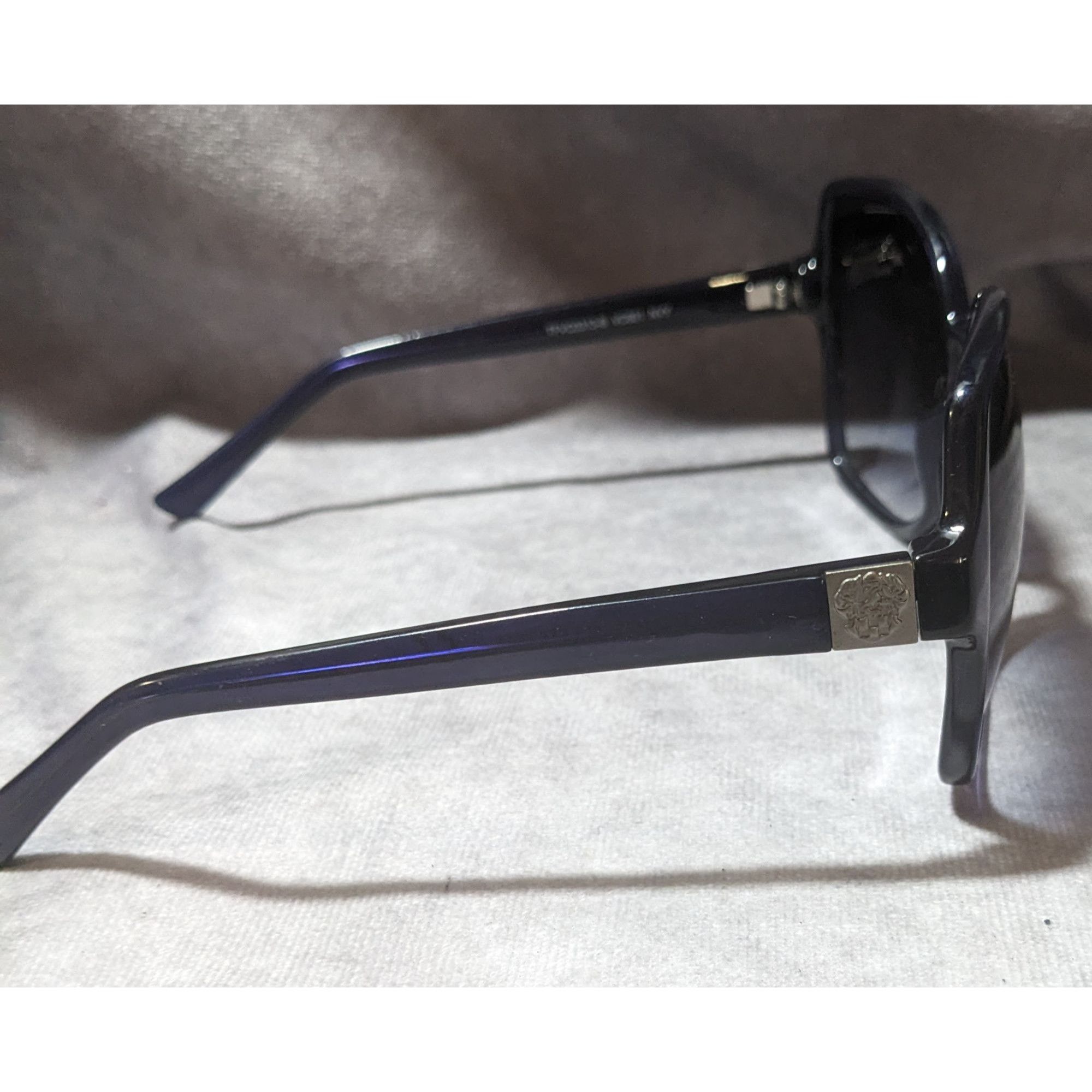 Vince Camuto Vince Camuto Blue Gradient Sunglasses With Silver Emblem Size ONE SIZE - 8 Thumbnail