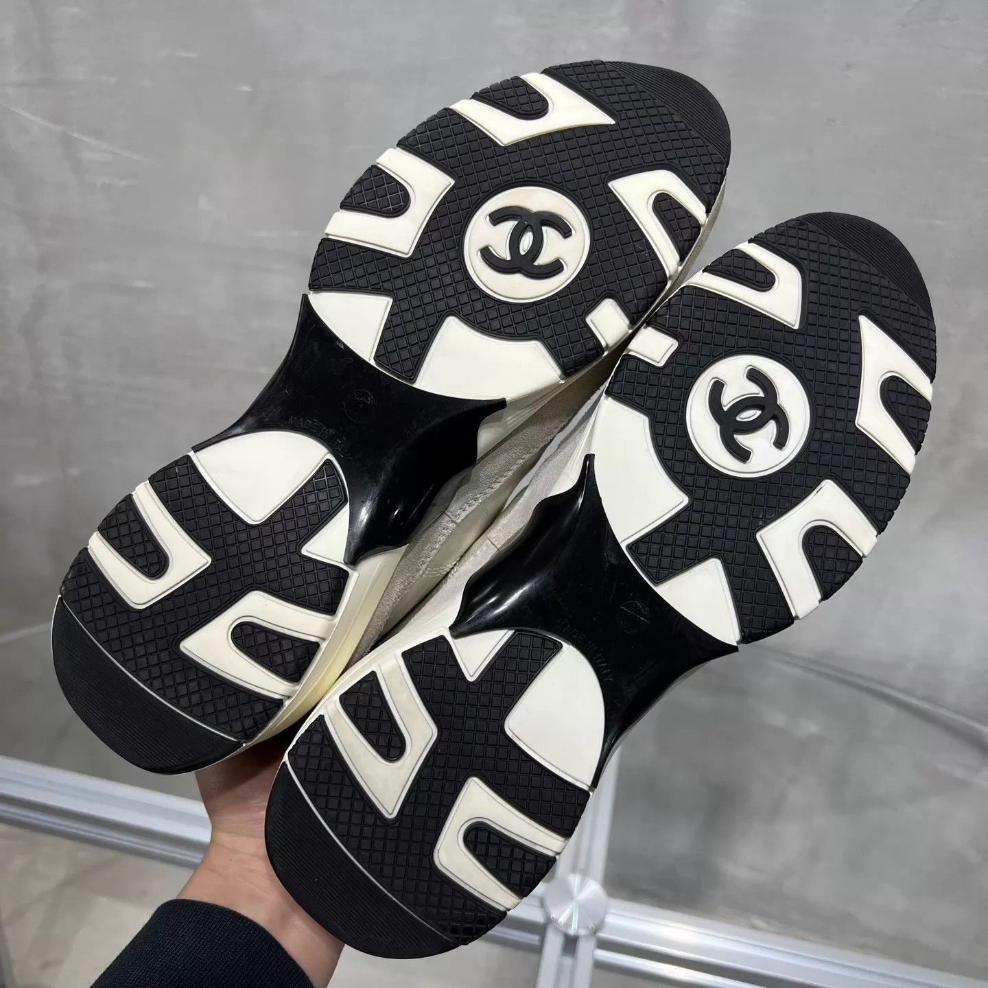 Chanel Chanel 25A Black White Color Blocked Sneaker 41 Size US 8 / EU 41 - 7 Thumbnail