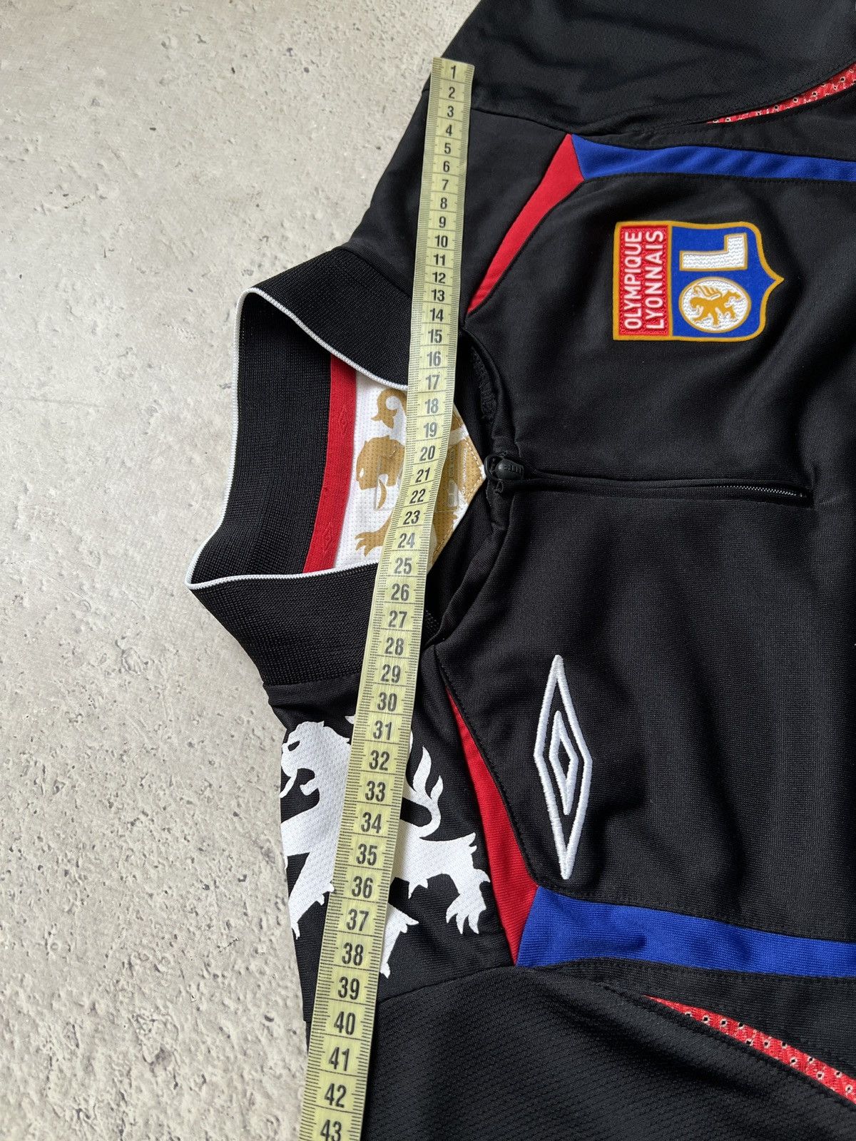 Umbro Fc Lyon football jersey 2000s streetwear Size US S / EU 44-46 / 1 - 14 Thumbnail