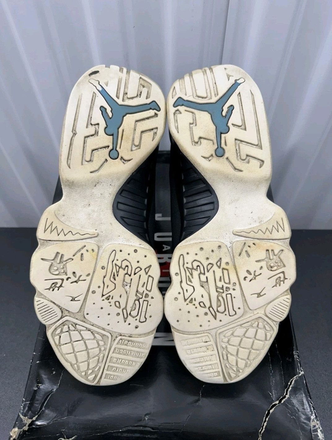 Jordan Brand Nike Air Jordan Retro 9 University Blue CT8019140 Size 9 Men Size US 9 / EU 42 - 6 Thumbnail