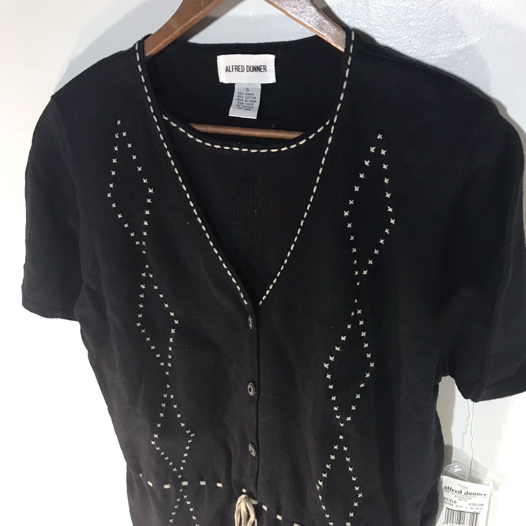 Vintage Vintage Alfred Dunner Women’s Black Cardigan Sweater V-Neck Button Knit Fall Winter Size S / US 4 / IT 40 - 2 Thumbnail