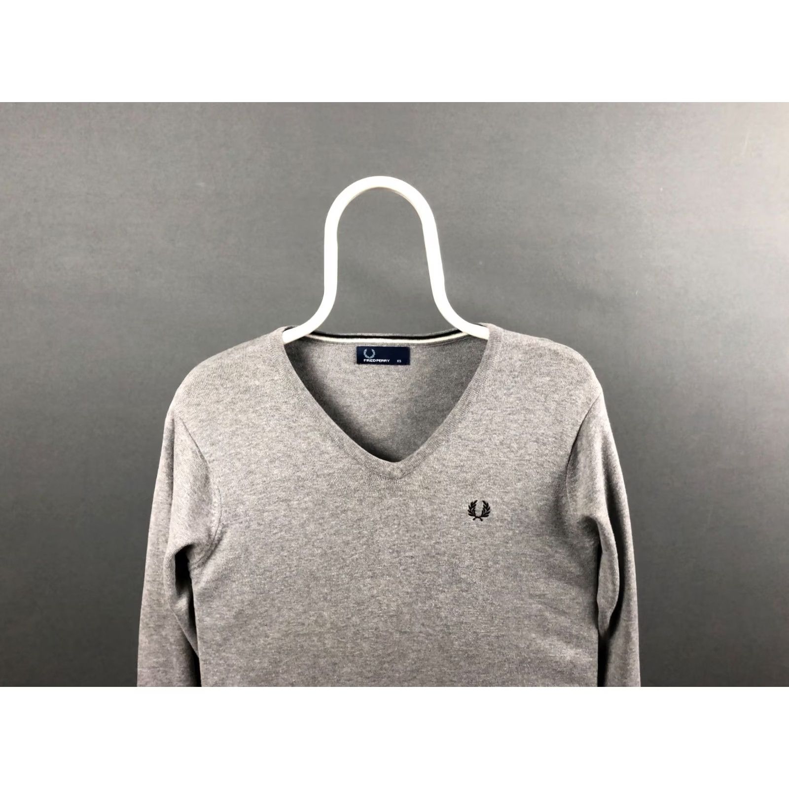 Fred Perry Fred Perry Mens Jumper XS Gray Cotton Pullover Knit V-Neck Logo Embroidered Shirt (Sweater) Size US XS / EU 42 / 0 - 4 Thumbnail