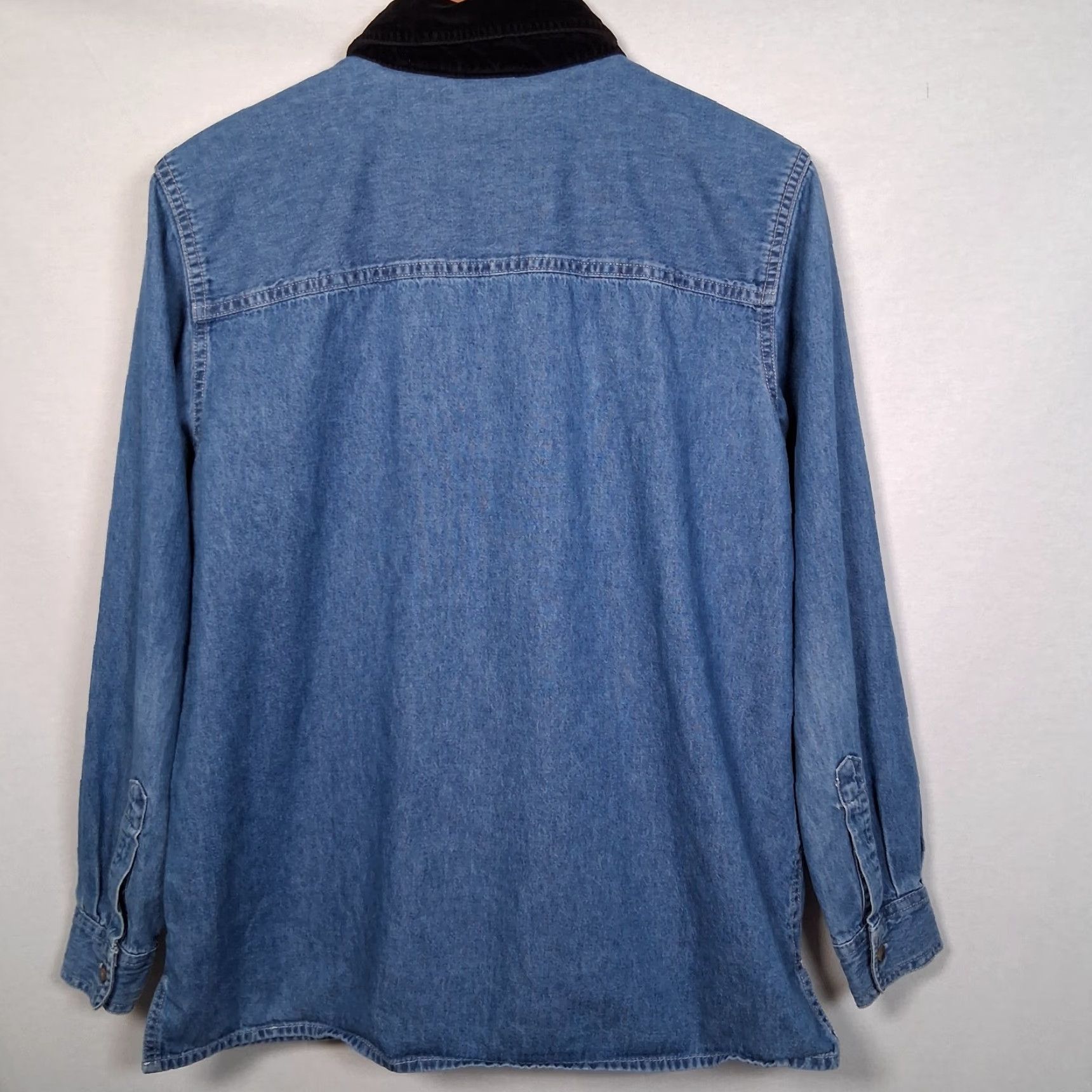 Basic Editions VINTAGE Basic Editions Christmas Shirt Denim Chambray Button-Up Women M Blue Christmas Ornaments Embroidered Velvet Collar 90s Holiday Shirt Womens M Size M / US 6-8 / IT 42-44 - 4 Thumbnail