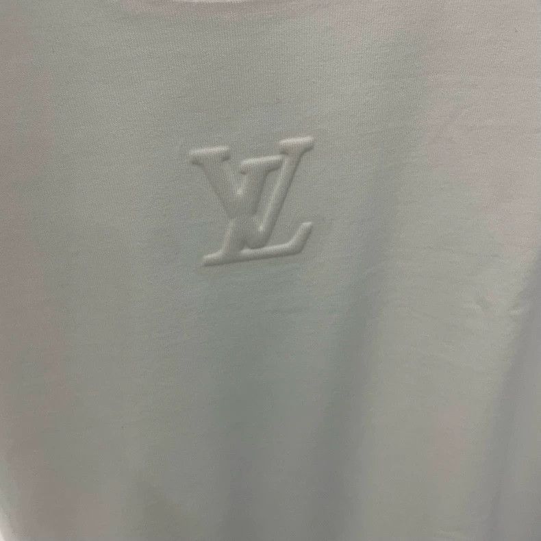 Louis Vuitton Louis Vuitton Embossed logo chest white short sleeve 2501-N Size US M / EU 48-50 / 2 - 5 Thumbnail