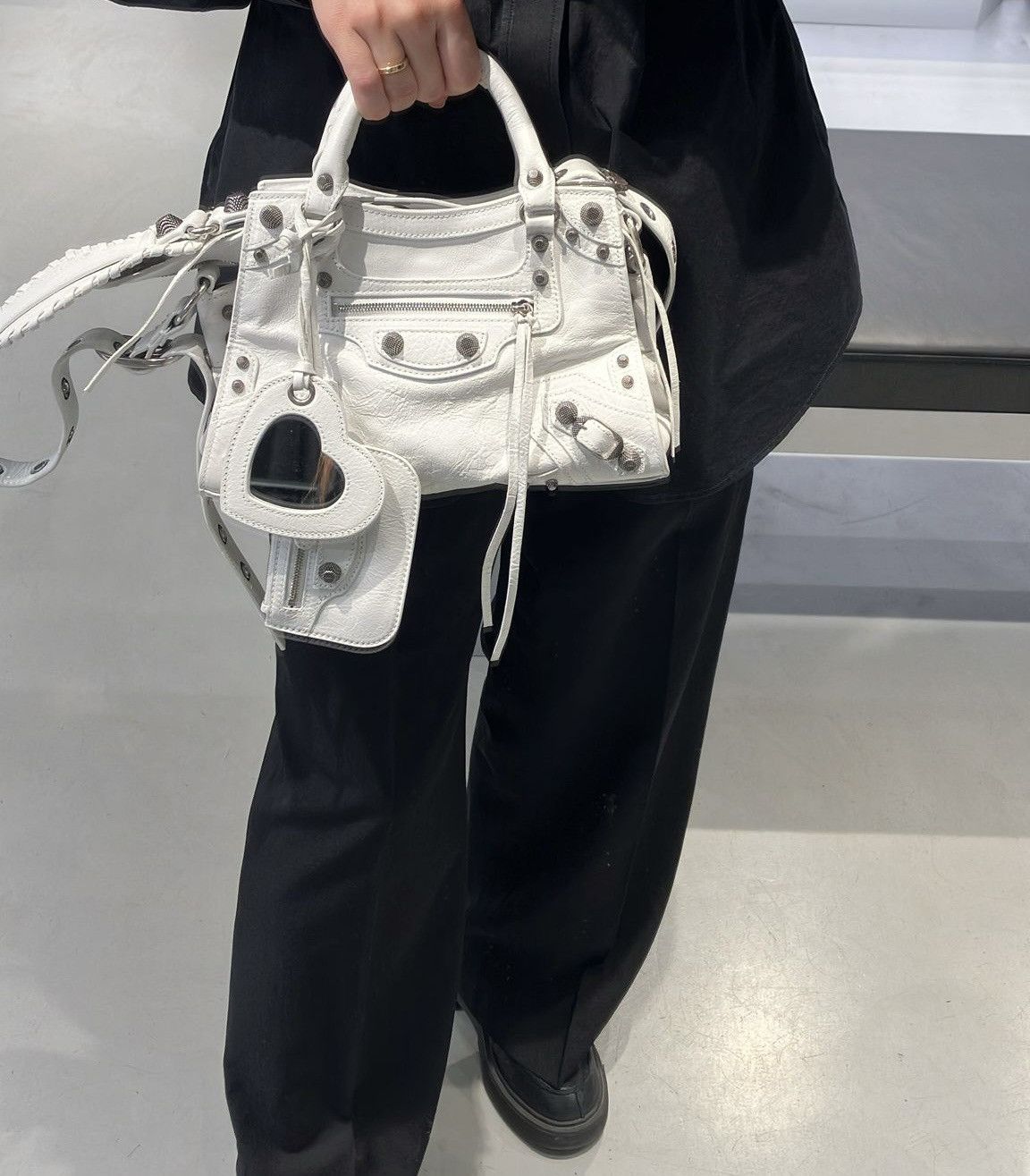 Balenciaga o1mt1gz0225 Size: OS / Neo Cagole XS Handbag in White Size ONE SIZE - 7 Thumbnail