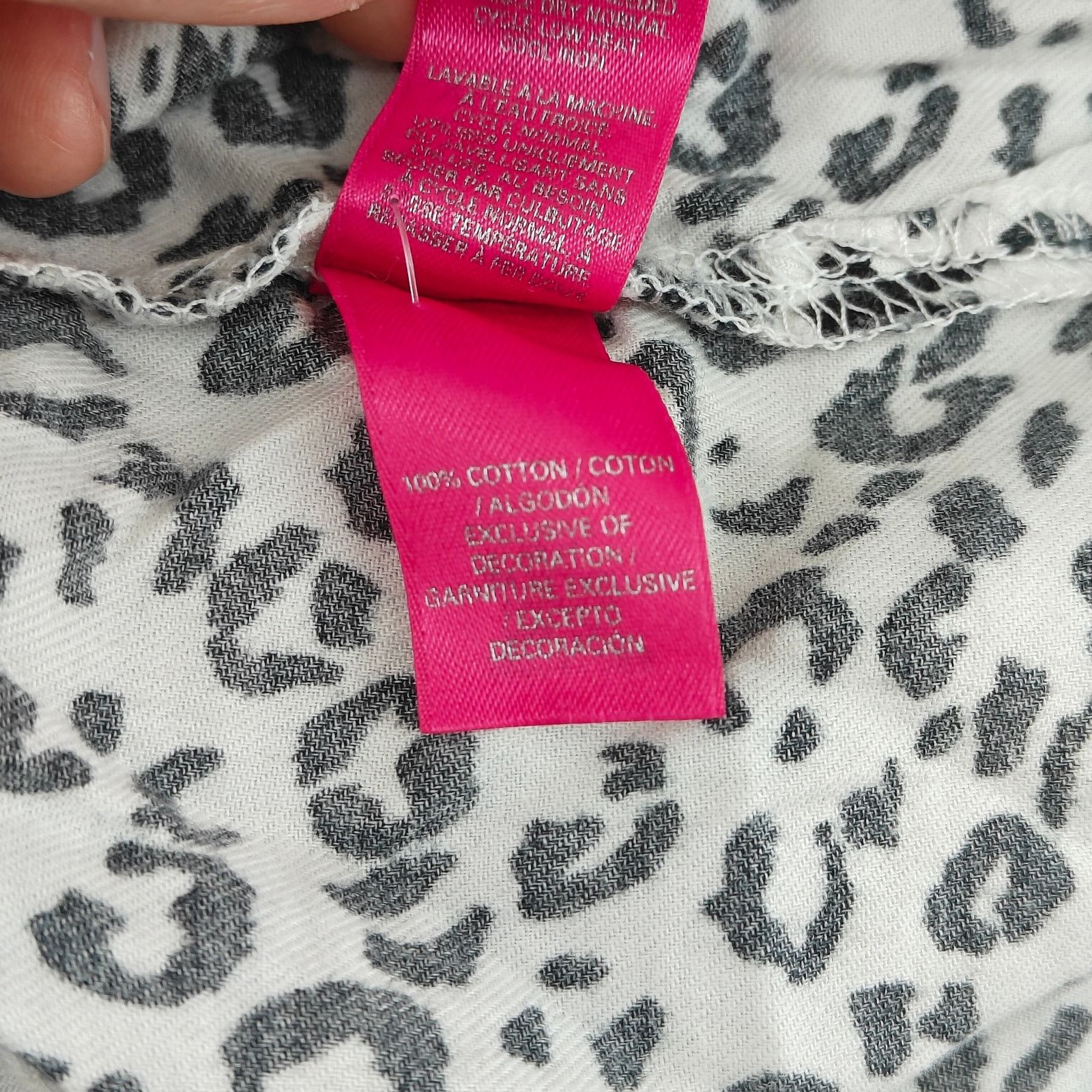 Victoria's Secret Victoria’s Secret Leopard Print Flannel Button Front Pajamas Size ONE SIZE - 3 Thumbnail