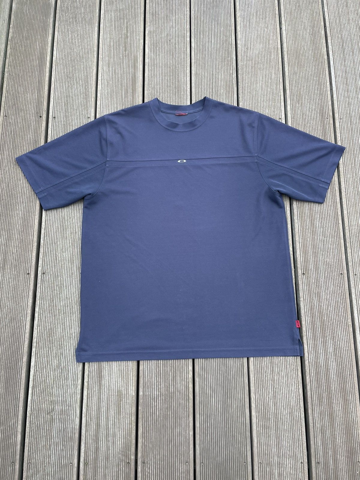 Oakley Vintage Oakley central metal tag tee size XL Size US XL / EU 56 / 4 - 2 Thumbnail