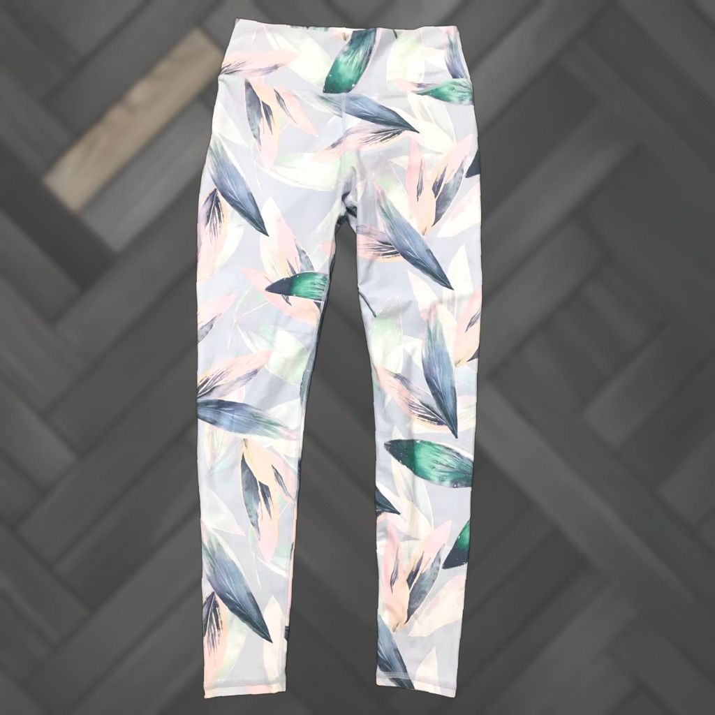 Fabletics Fabletics Leggings Hawaiian Leaves Print High Waisted Ankle Moisture Wicking Seamless Shaping Yoga Running Gym Women's M Size 32" / US 10 / IT 46 - 1 Thumbnail