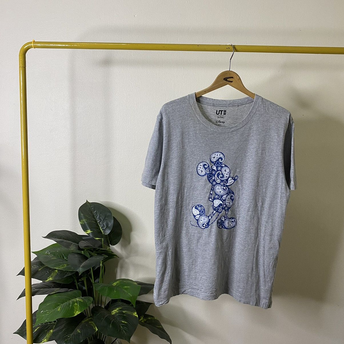 Mickey Mouse Disney Mickey Mouse Paisley Design x Uniqlo Collaboration T Size US L / EU 52-54 / 3 - 1 Thumbnail