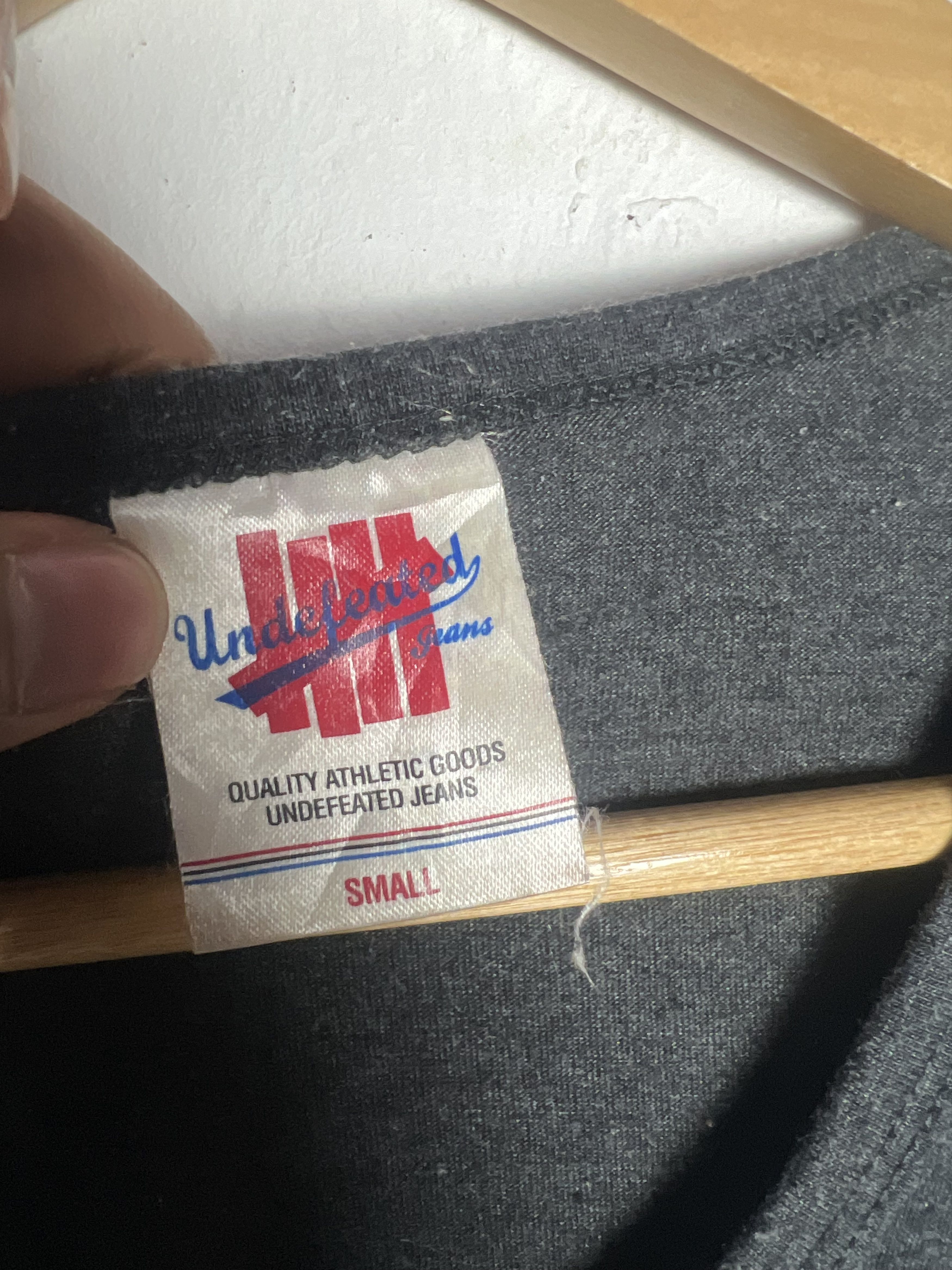 Undefeated Undefeated V Neck T Shirt Size US S / EU 44-46 / 1 - 10 Thumbnail