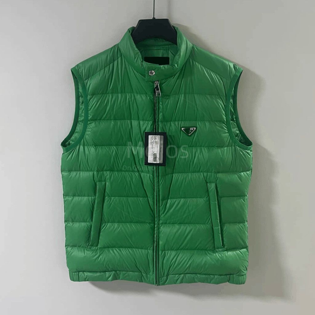 Prada Sz 52 Prada Metal Logo Label Puffer Vest-2508 Size US L / EU 52-54 / 3 - 1 Thumbnail