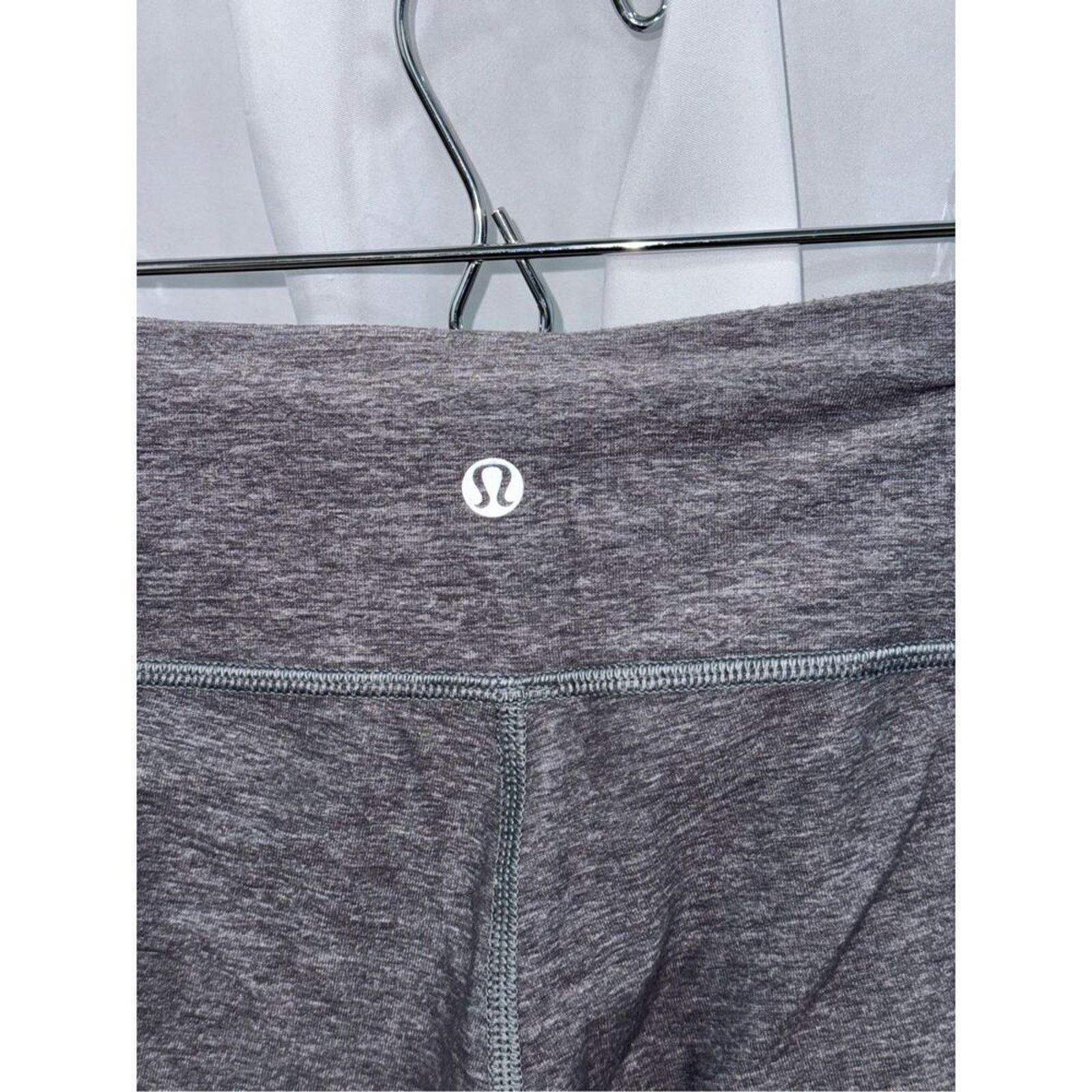 Lululemon Luluemon gray cropped leggings | Sz 4 Size 27" / US 4 / IT 40 - 4 Thumbnail
