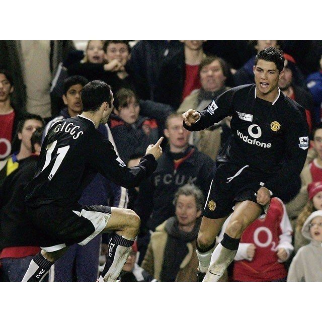 Nike Ronaldo Manchester United 2004 2005 Away Soccer Jersey L Size US L / EU 52-54 / 3 - 9 Thumbnail