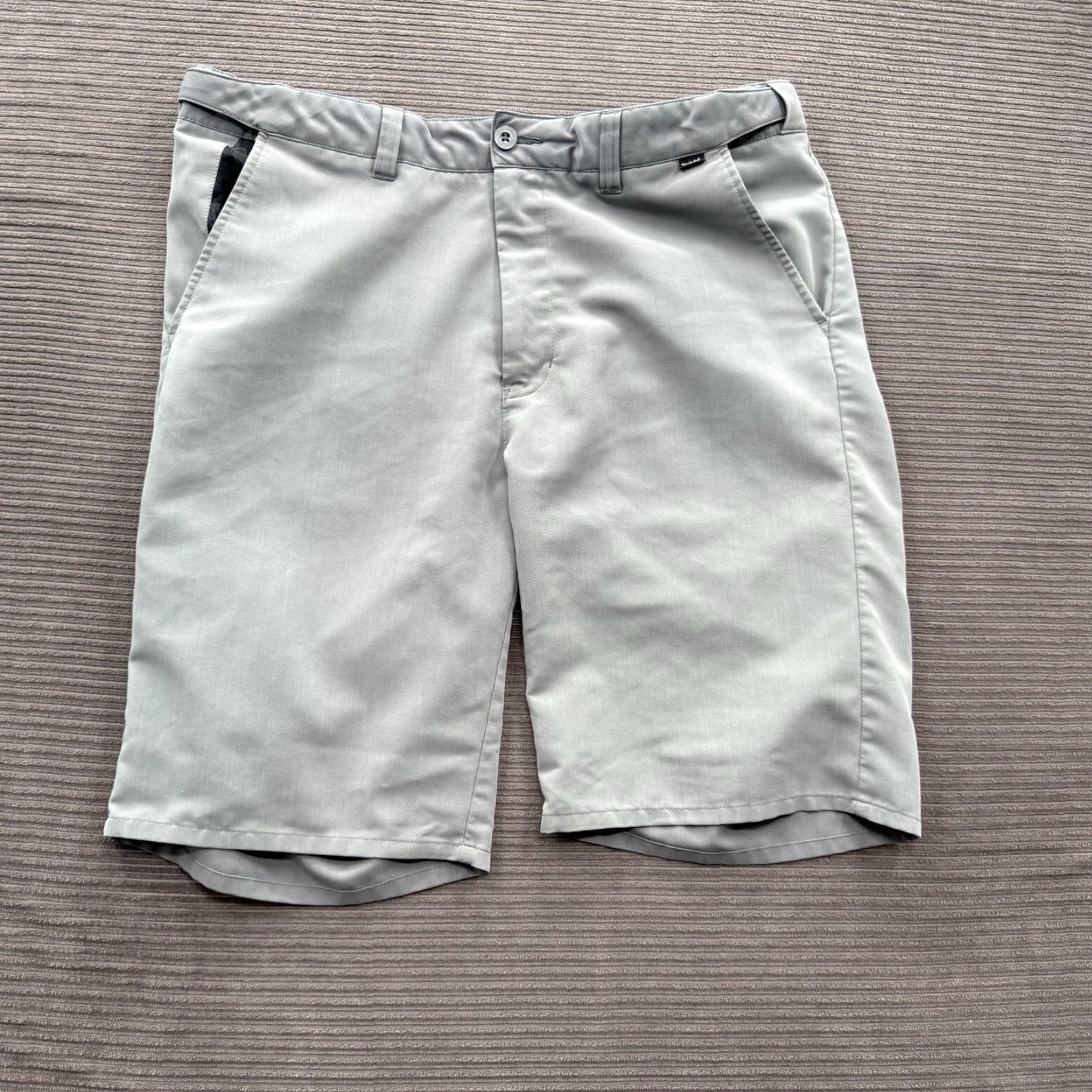 TravisMathew Travis Mathew Men Shorts 36 Gray Flat Front Performance Golf Outdoors Chino 5-Pocket Athletic Regular Inseam 11 in Size US 36 / EU 52 - 2 Thumbnail