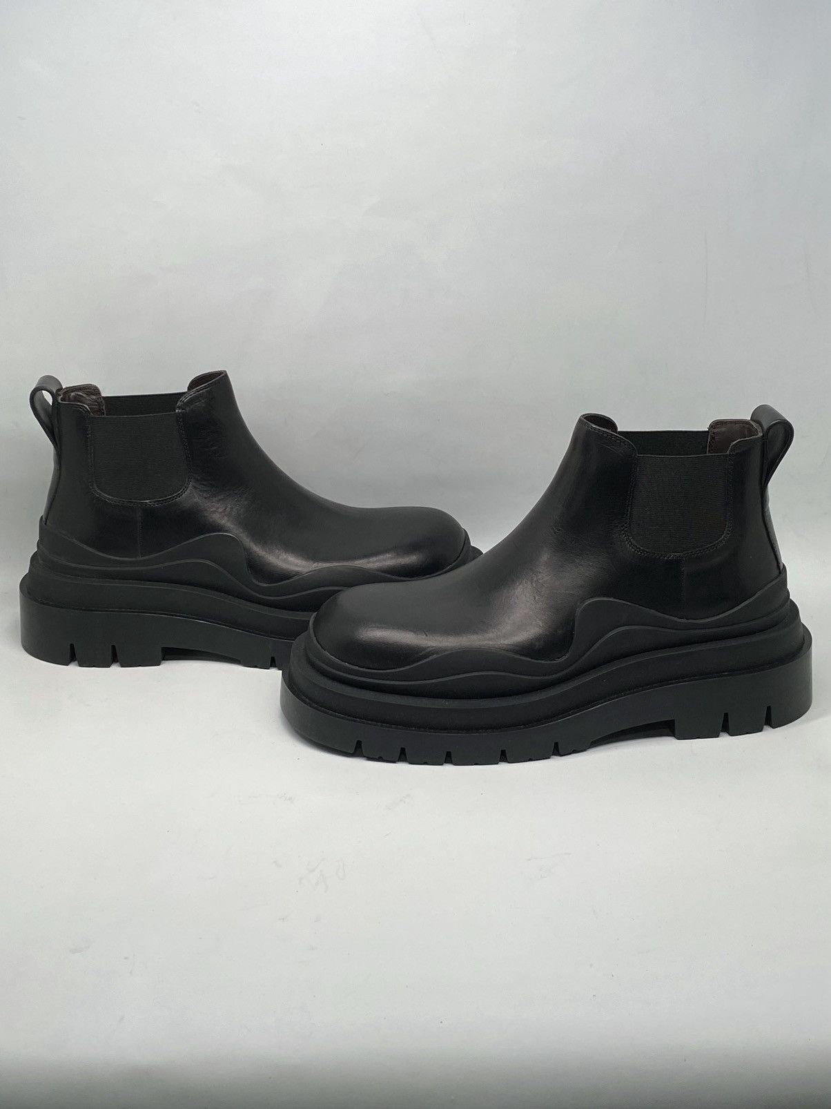 Bottega Veneta Bottega Veneta Tire Leather Chelsea Ankle Boots size 37.5 Size US 7.5 / IT 37.5 - 6 Thumbnail