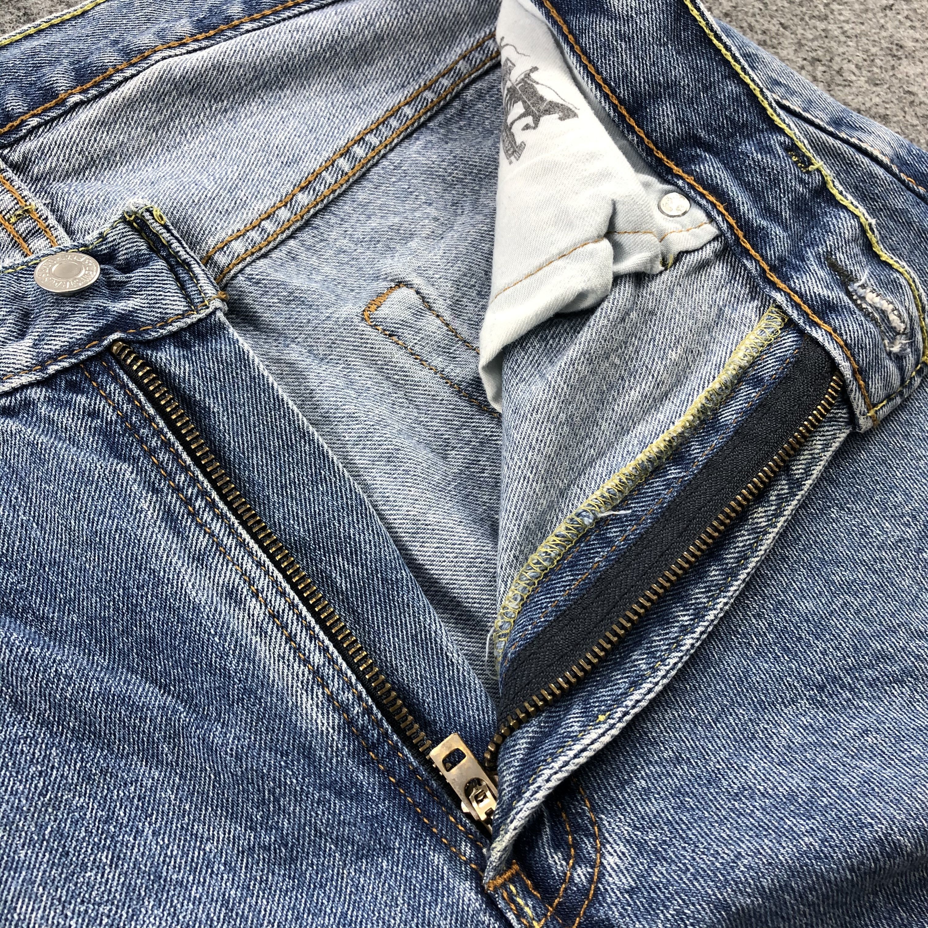 Levi's Vintage Levi's 550 Jeans Faded Blue Denim KJ414 Size US 33 - 8 Thumbnail