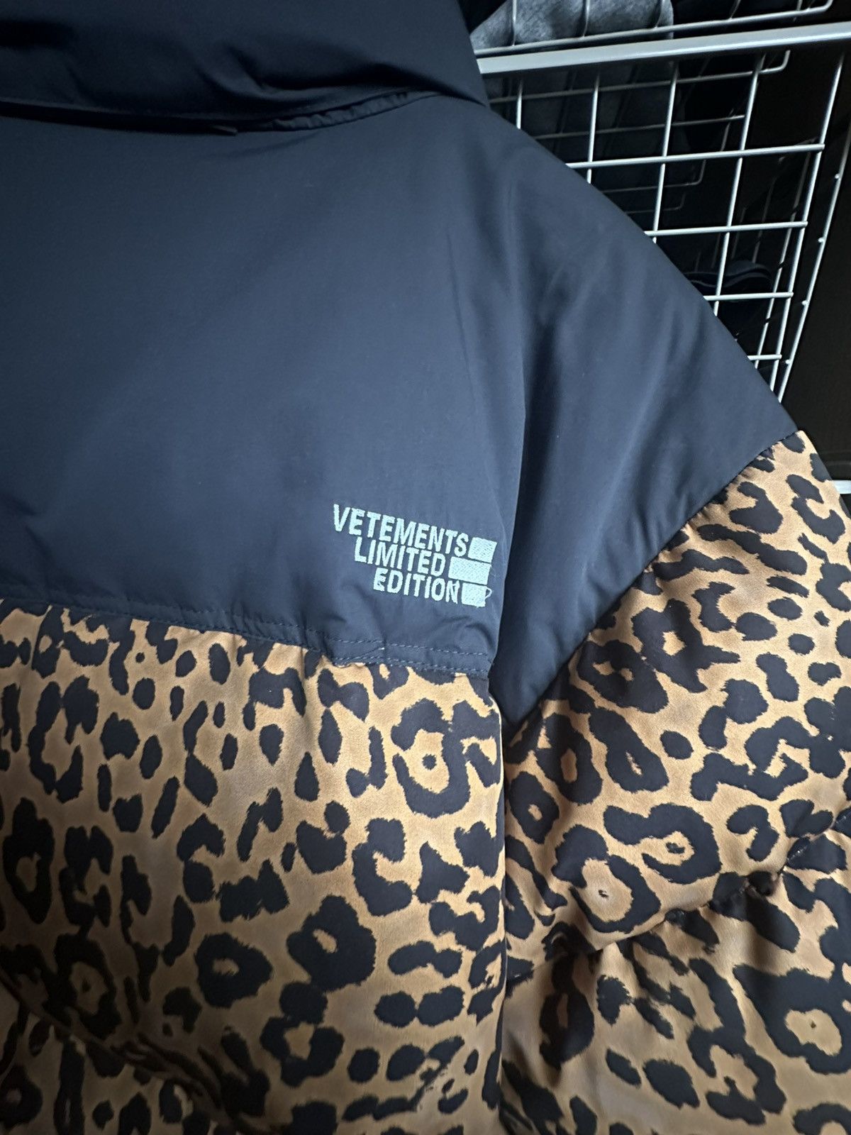 Vetements Vetements leopard puffer jacket Size US L / EU 52-54 / 3 - 3 Thumbnail