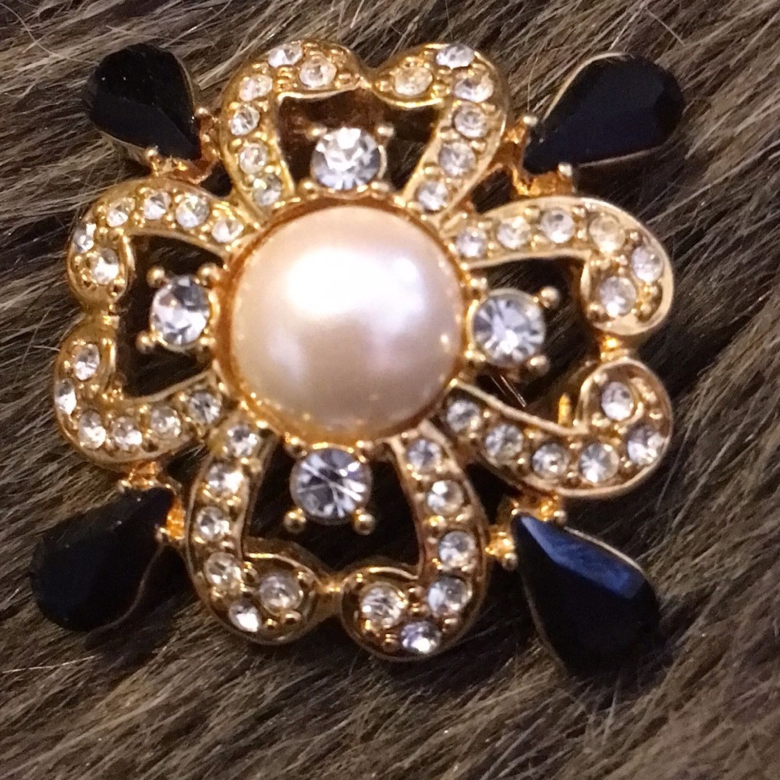 Vintage Vintage black & white rhinestone faux pearl brooch Size ONE SIZE - 1 Thumbnail