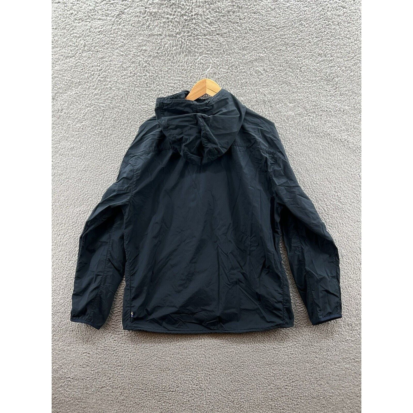 Fjallraven FJALLRAVEN 82606 High Coast Wind Jacket Hooded Lightweight Size US L / EU 52-54 / 3 - 2 Thumbnail