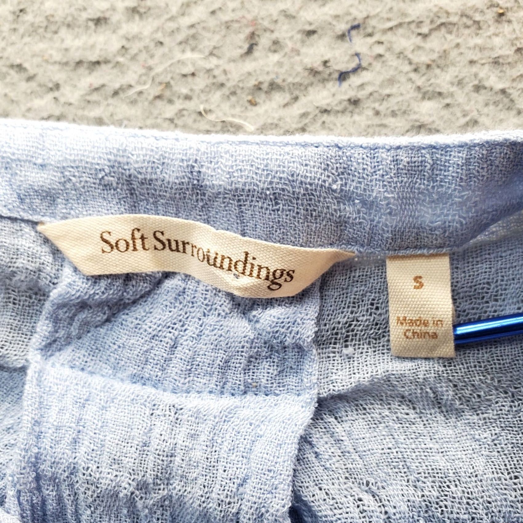 Soft Surroundings Soft Surroundings Blouse Womens Size S Blue Linen Roll & Tab Sleeves V-Neck Shirt Ladies Small Blue Linen Blouse V-Neck Size S / US 4 / IT 40 - 5 Thumbnail