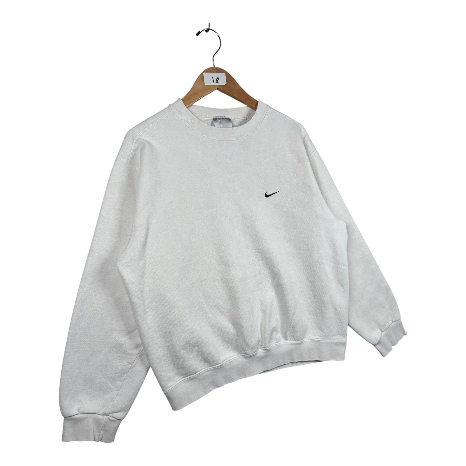Nike Vintage Nike Embroidered Crewneck Medium Size US M / EU 48-50 / 2 - 4 Thumbnail