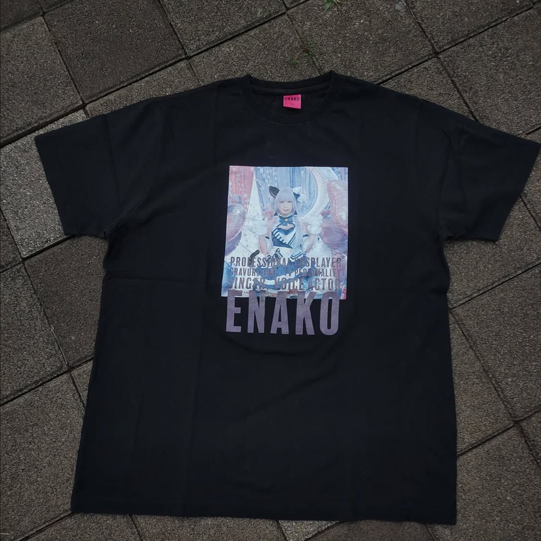 Banana Republic Enako Cosplayer Idol Tee Size US XL / EU 56 / 4 - 2 Thumbnail