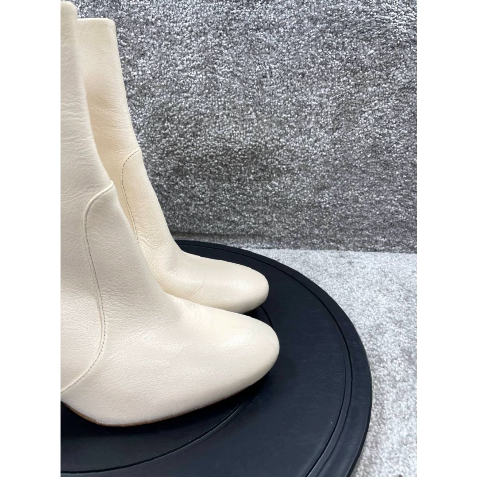 Vince Vince Womens Bootie Size 11 M White Leather Ankle Round Toe Side Zip Heel Bootie Size US 11 / IT 41 - 2 Thumbnail