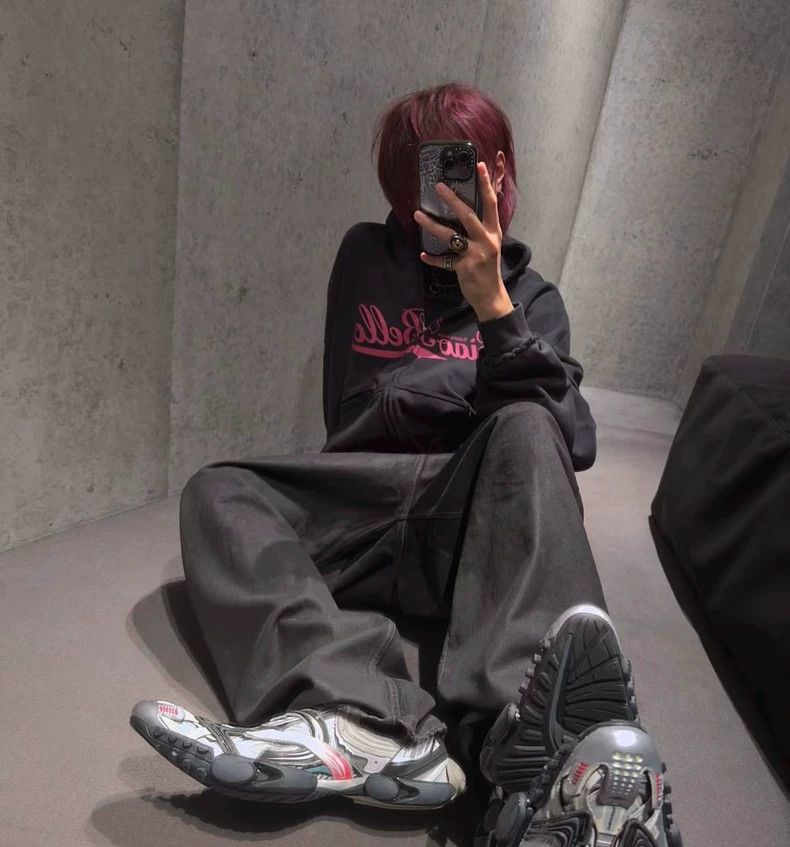 Balenciaga Balenciaga Ciao Bello letter zipper sweater in autumn and Size US S / EU 44-46 / 1 - 5 Thumbnail