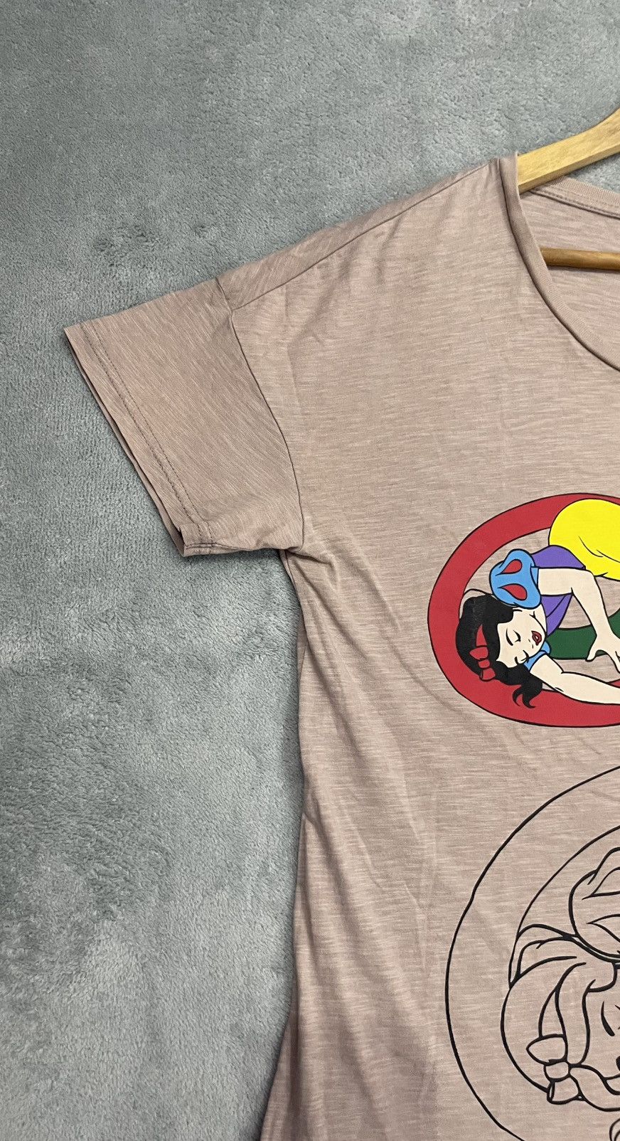 Disney UNIQLO UNDERCOVER x DISNEY SNOW WHITE WOMEN TSHIRT Size US L / EU 52-54 / 3 - 4 Thumbnail