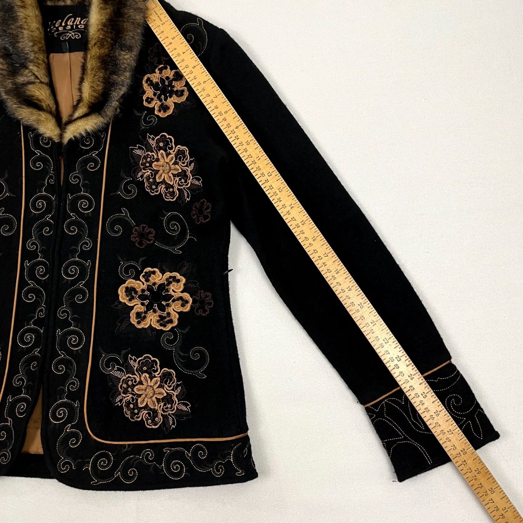 Vintage Icelandic Design Jacket Womens S Black Floral Embroidered Wool Faux Fur Collar Size S / US 4 / IT 40 - 6 Thumbnail