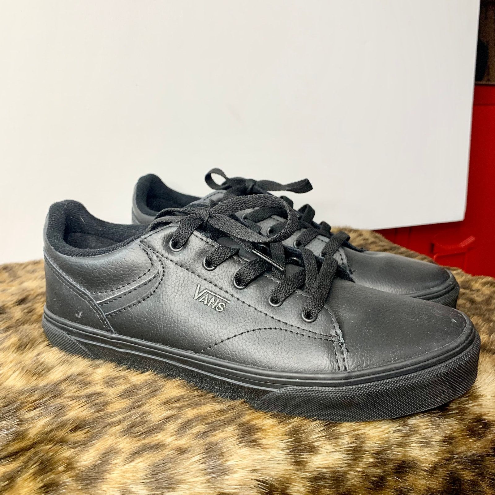 Vans VANS Black Shoes Size 5.5 Youth or 37 EUR Size US 5.5 / IT 35.5 - 2 Thumbnail