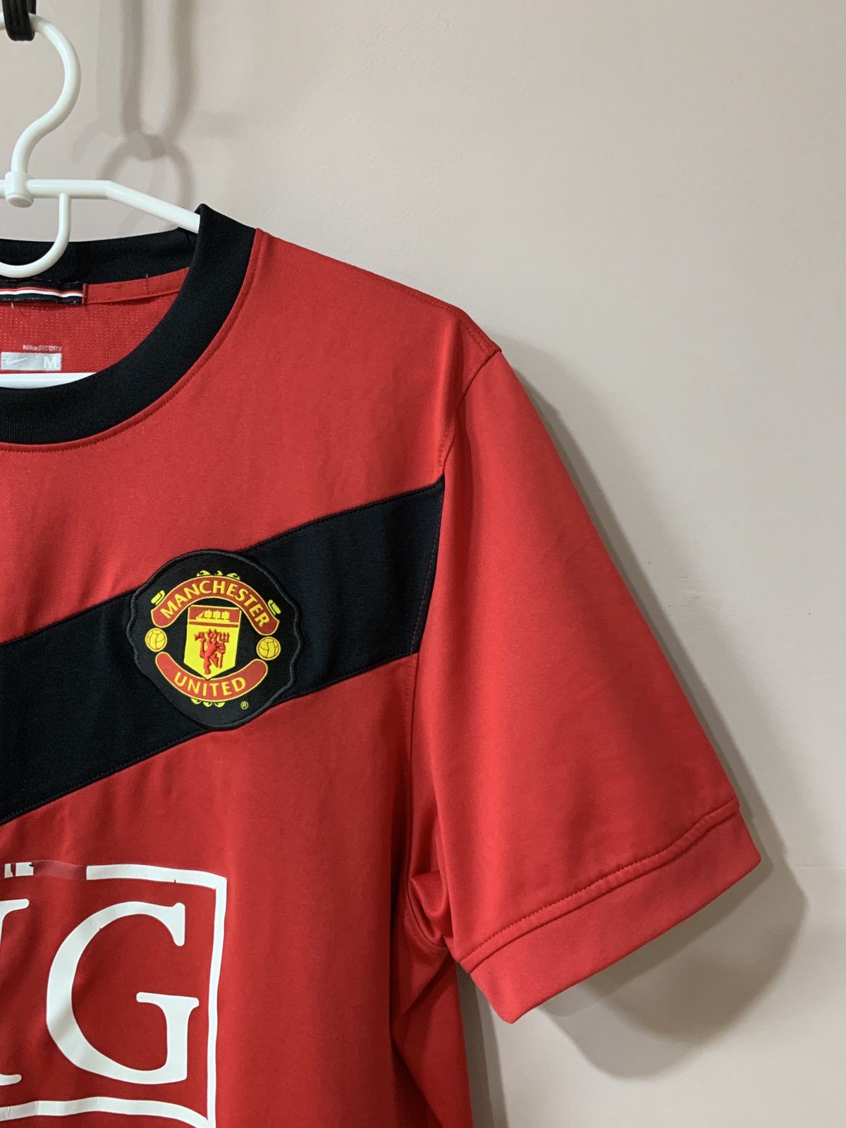 Nike Manchester United 2010 Hole Football Shirt Nike Soccer Retro Size US M / EU 48-50 / 2 - 4 Thumbnail