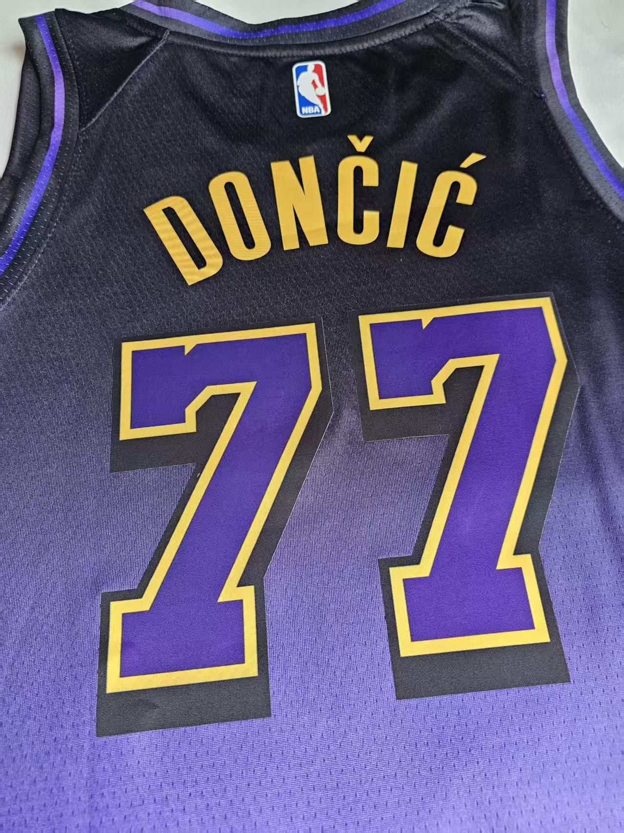 NBA Los Angeles Lakers 77 Luka Dončić Jersey Size US XXL / EU 58 / 5 - 4 Thumbnail