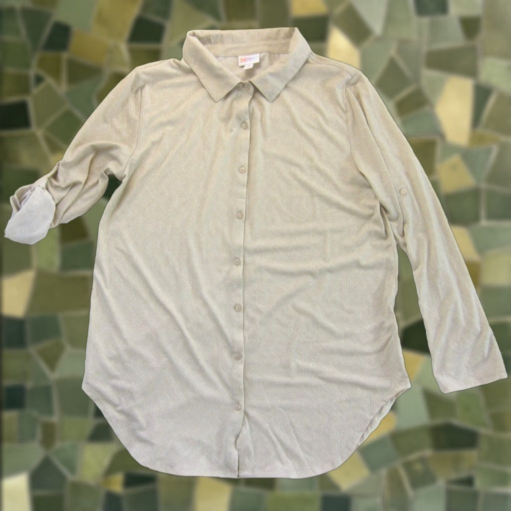 Vintage NWT LuLaRoe Valentina Jersey Ivory Geometric Long Sleeve Button Down Blouse M Size M / US 6-8 / IT 42-44 - 1 Thumbnail