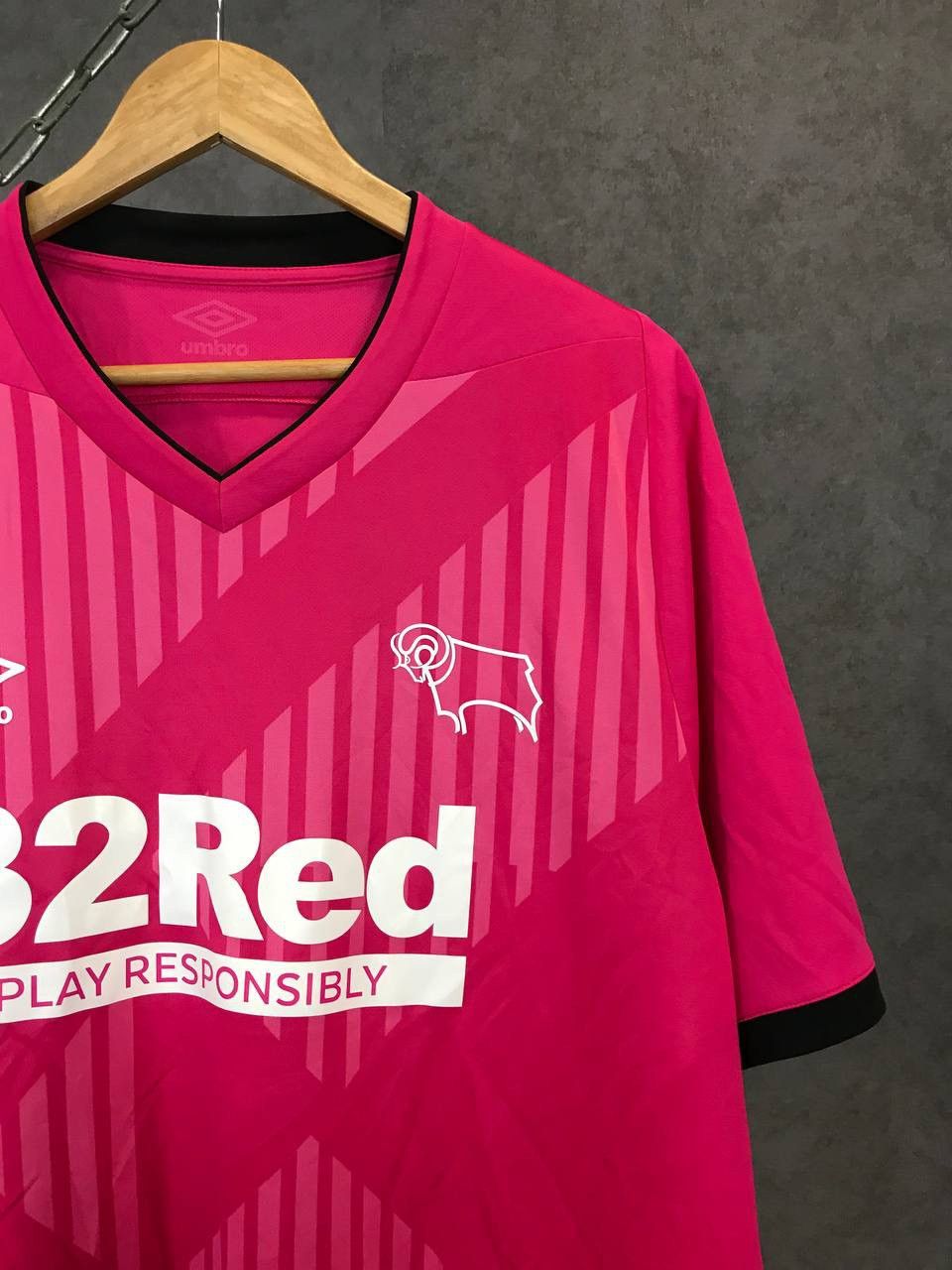 Umbro Derby County soccer jersey umbro sportswear tee Size US XXL / EU 58 / 5 - 2 Thumbnail
