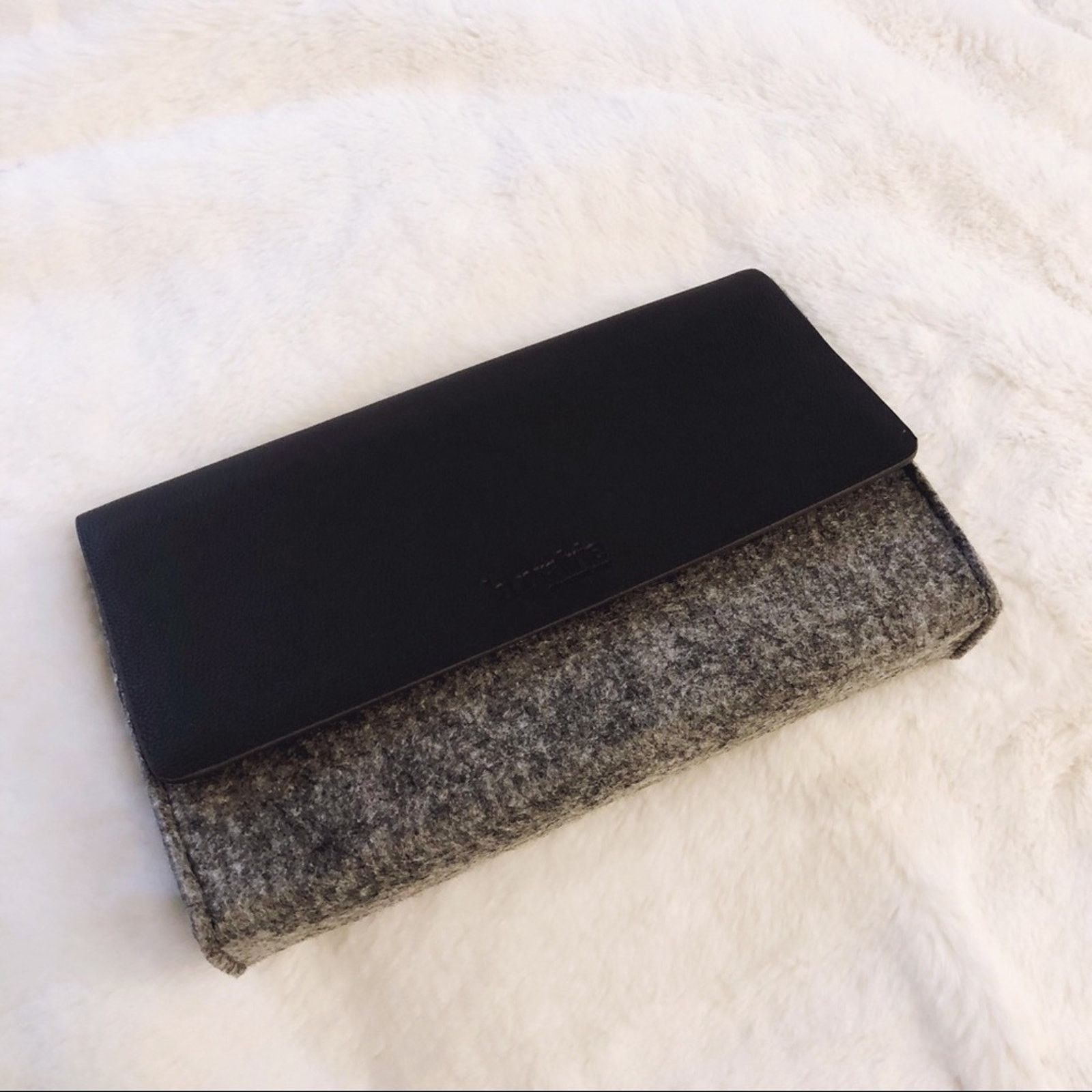 Other La Prairie Gray Makeup Bag/Clutch Size ONE SIZE - 1 Thumbnail