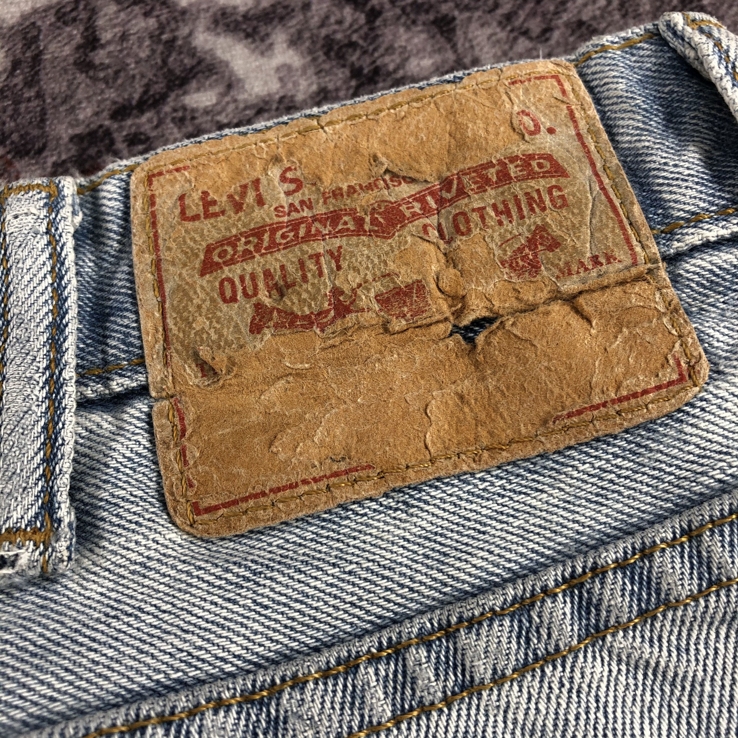 Vintage Light Wash Levis Jeans-JM2526