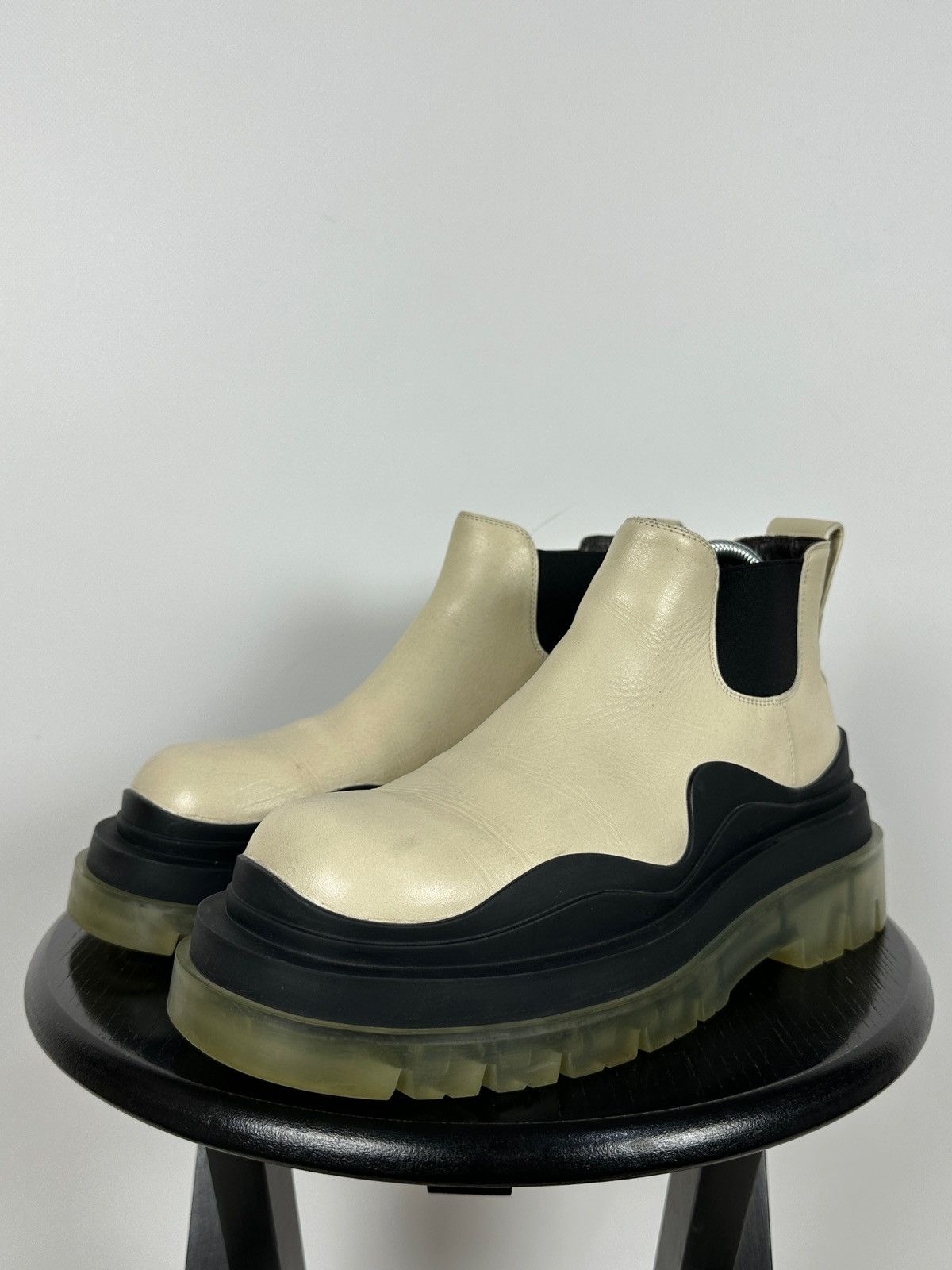 Bottega Veneta Bottega Veneta Cream Leather Ankle Chelsea Boots Size US 9.5 / IT 39.5 - 8 Thumbnail