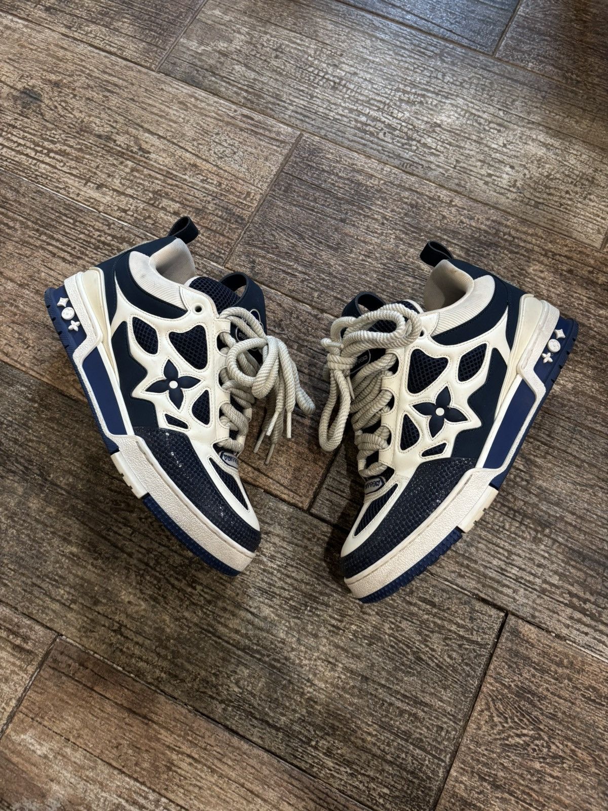 Louis Vuitton White and Navy Skate Sneakers Size US 9 / EU 42 - 2 Thumbnail