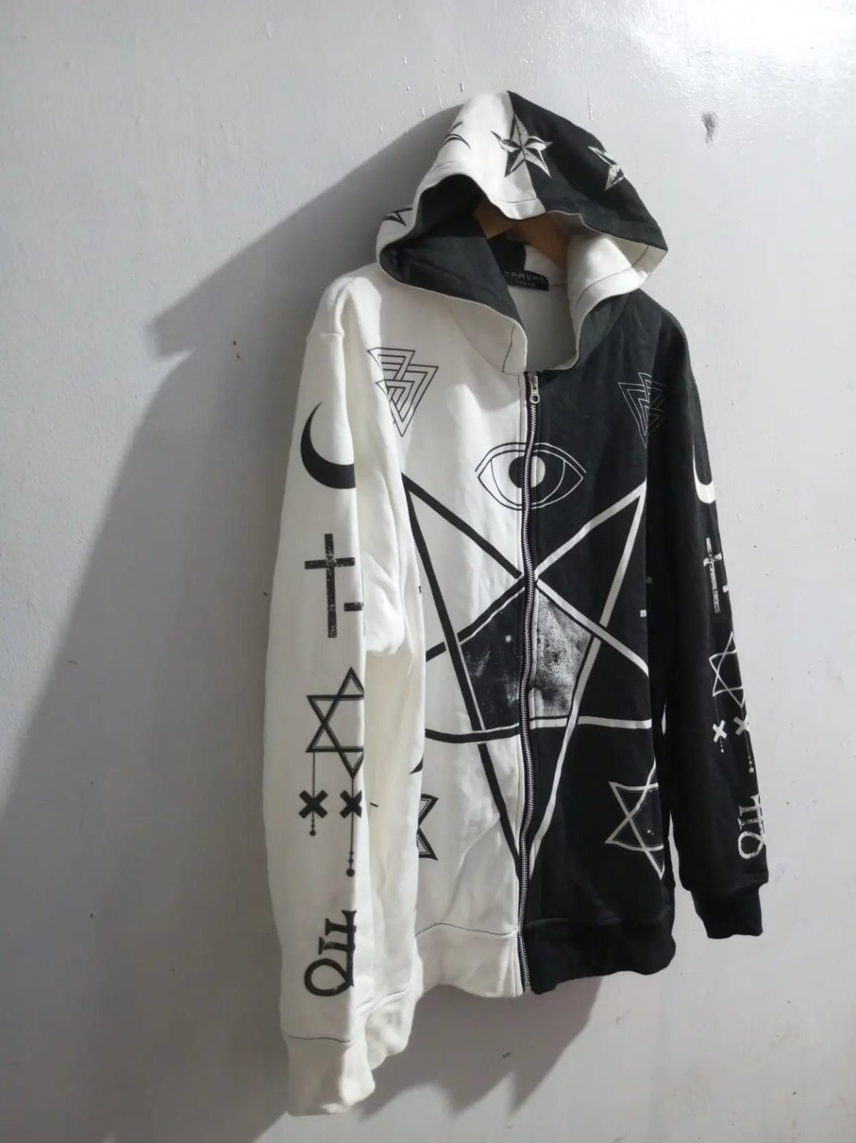 Japanese Brand Travas tokyo iluminati cross hoodie Size US L / EU 52-54 / 3 - 3 Thumbnail
