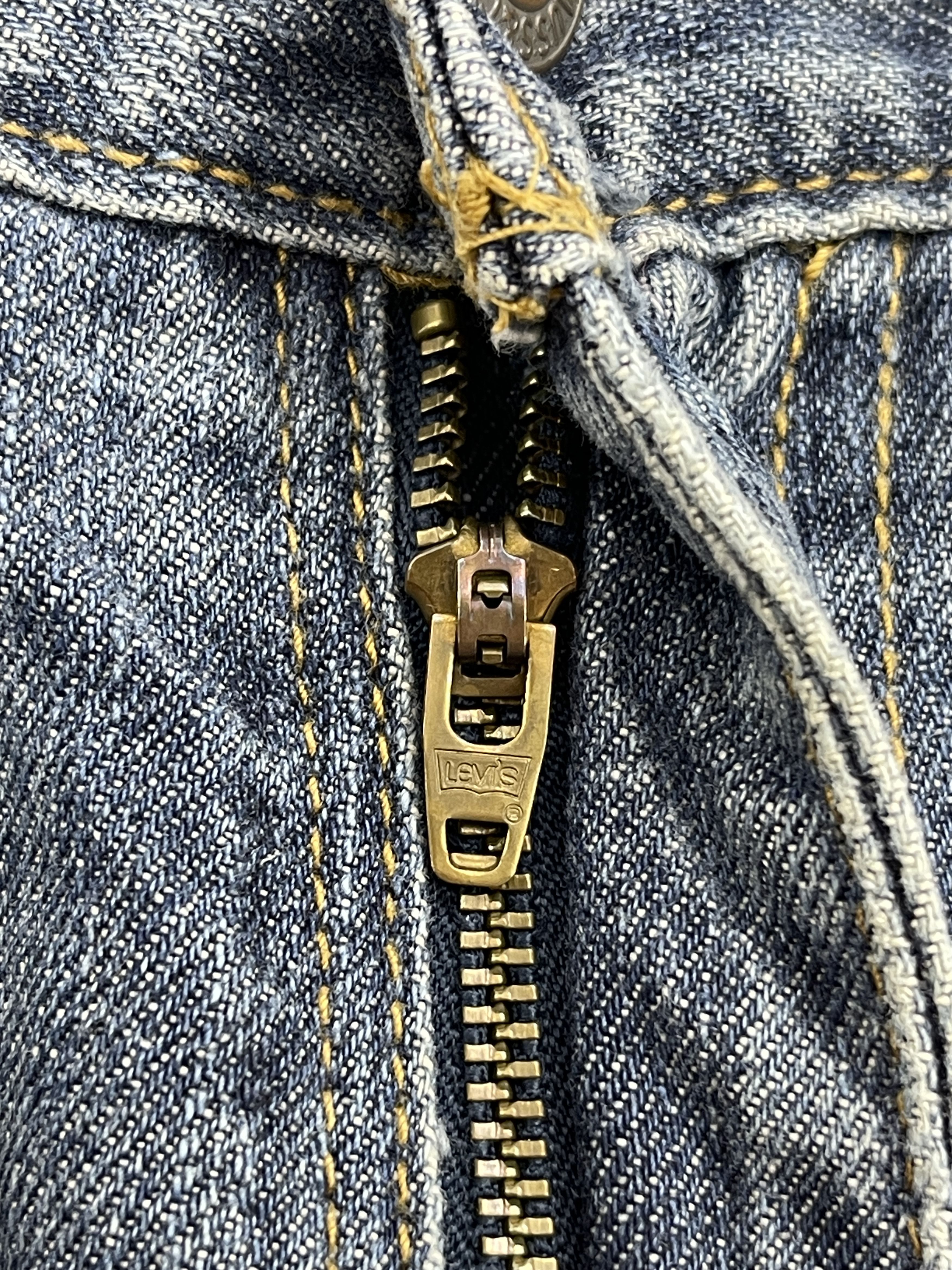 Levi's × Vintage Distressed Vintage Levis 505 Faded Blue Jeans DP2559 Size US 34 / EU 50 - 14 Thumbnail