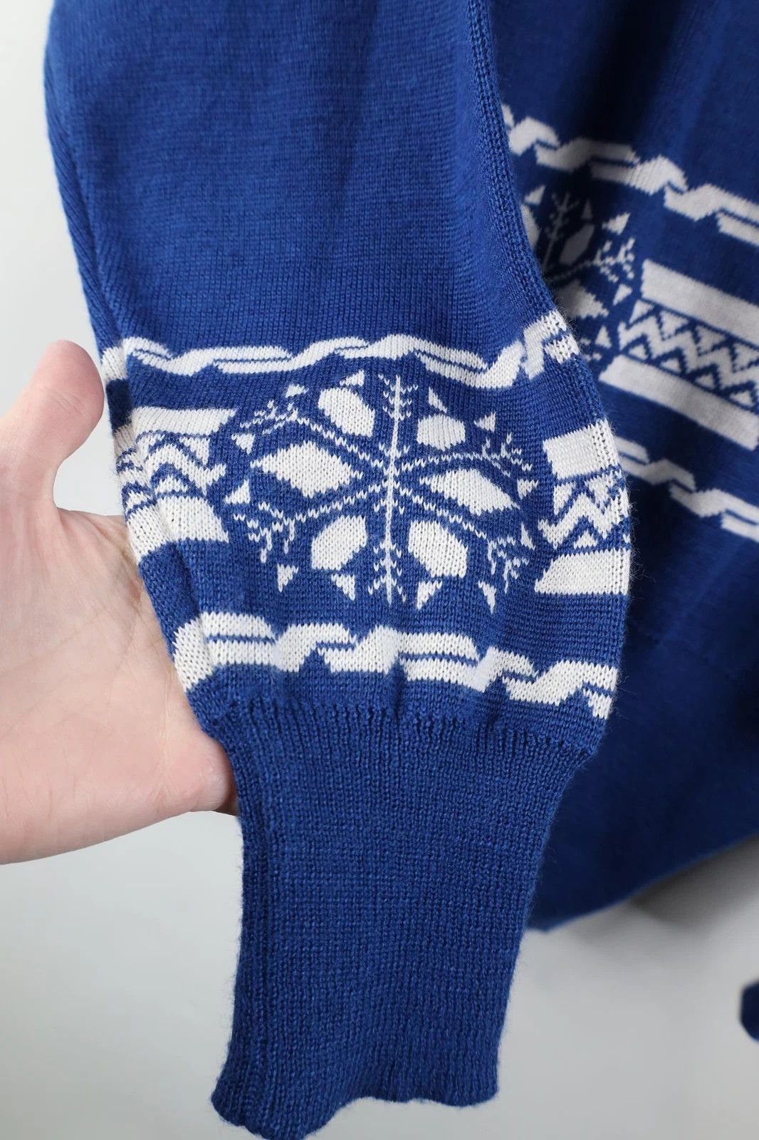 Vintage Vintage 80s 90s Snowflake Fair Isle Turtleneck Sweater Size L / US 10 / IT 46 - 4 Thumbnail