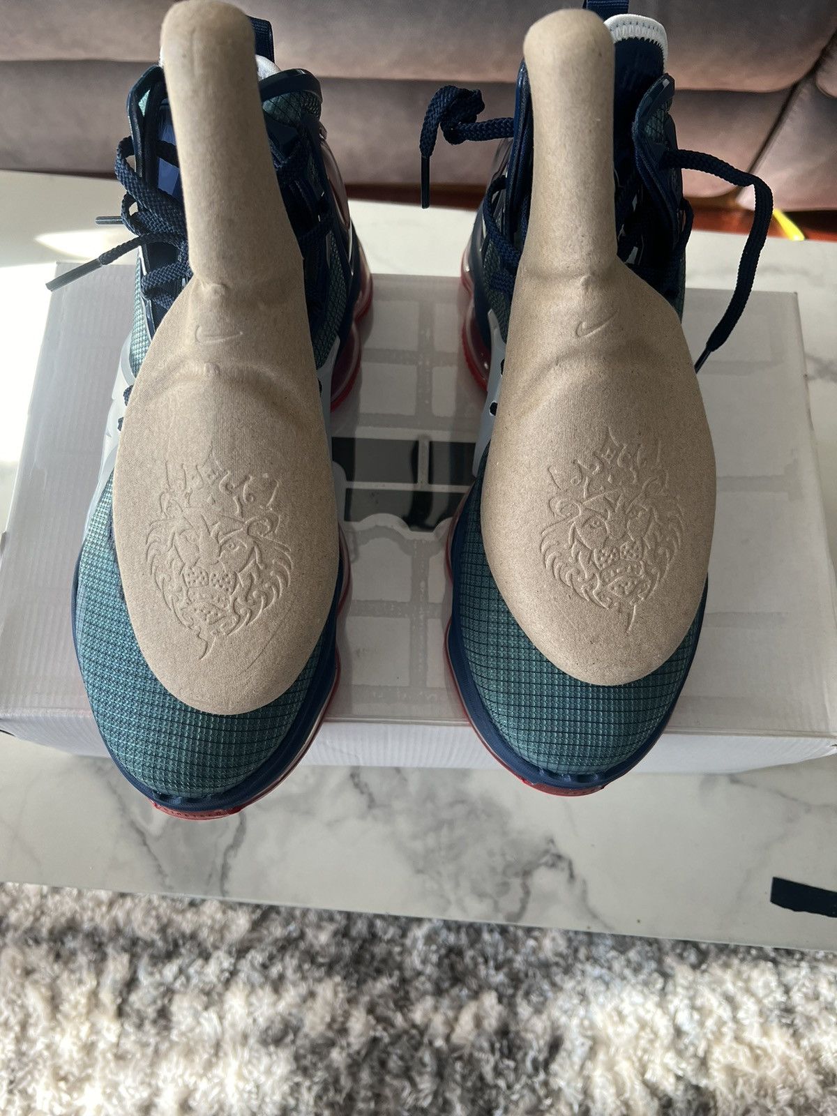 Nike Lebron 19: UCONN Huskies Away PE Size US 10.5 / EU 43-44 - 9 Thumbnail