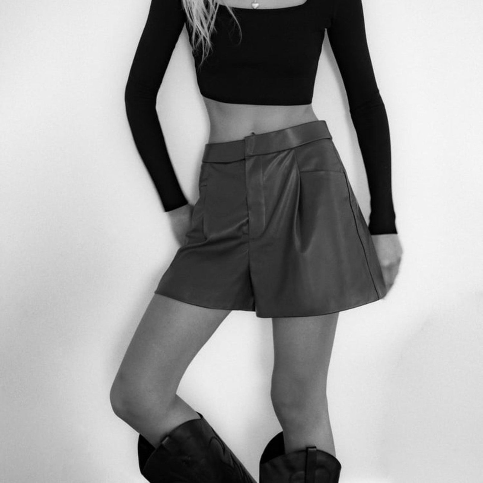 Zara Zara blogger favorite faux Leather shorts Size 42" / US 20 - 11 Thumbnail