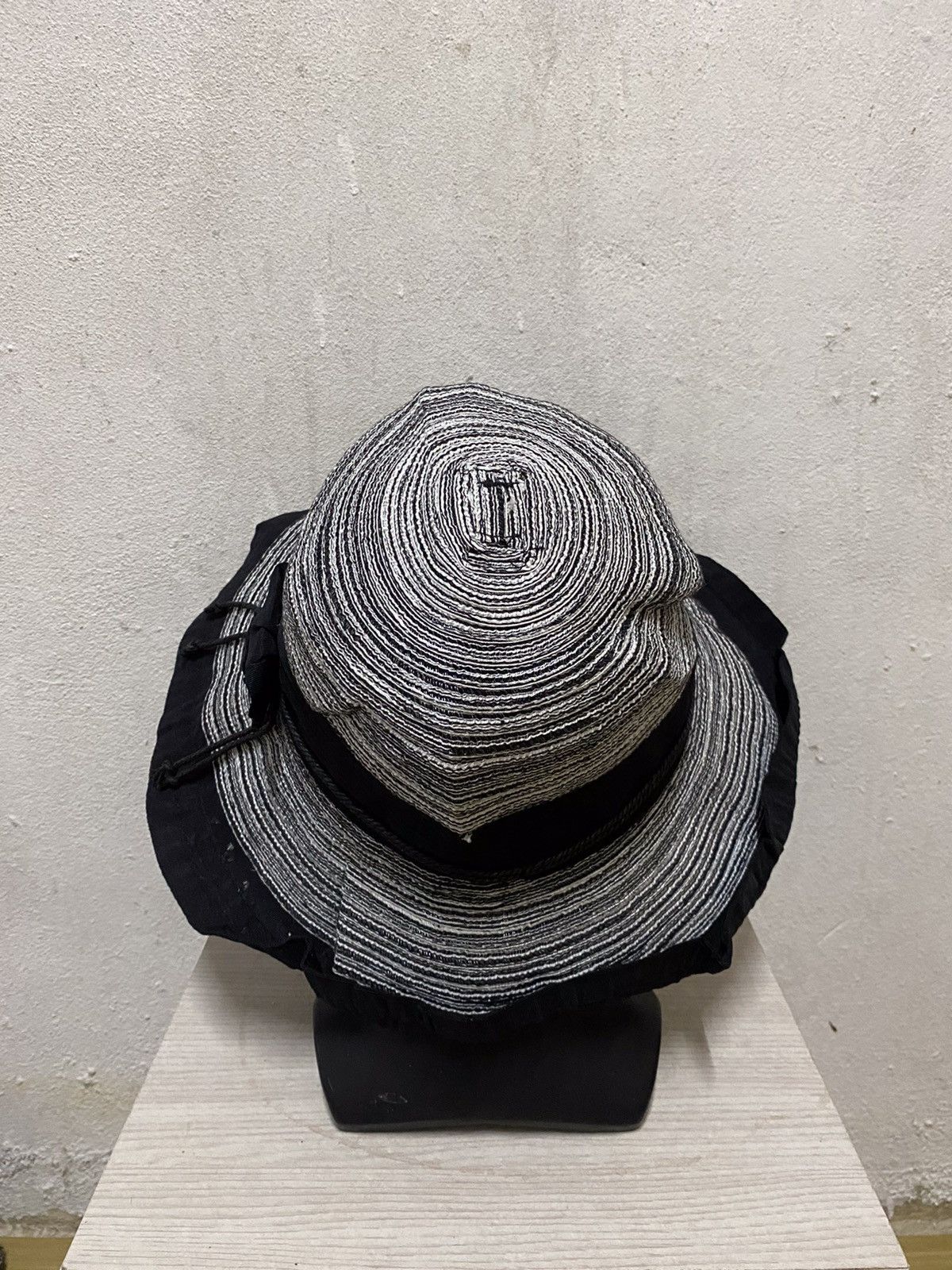 Japanese Brand Japanese Brand Rare Design Bucket Hat Size ONE SIZE - 4 Thumbnail